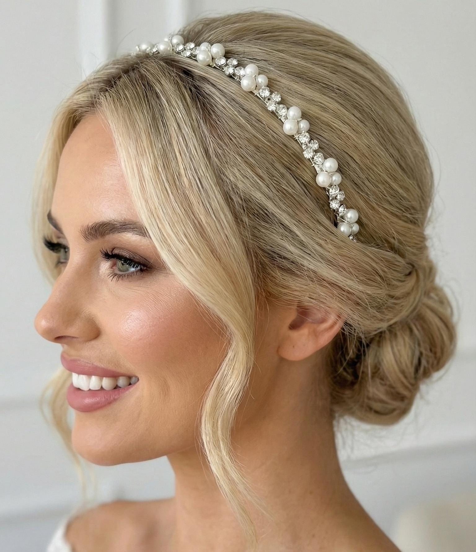 Zarte Braut Haarreifen - AVYRAA BRIDAL