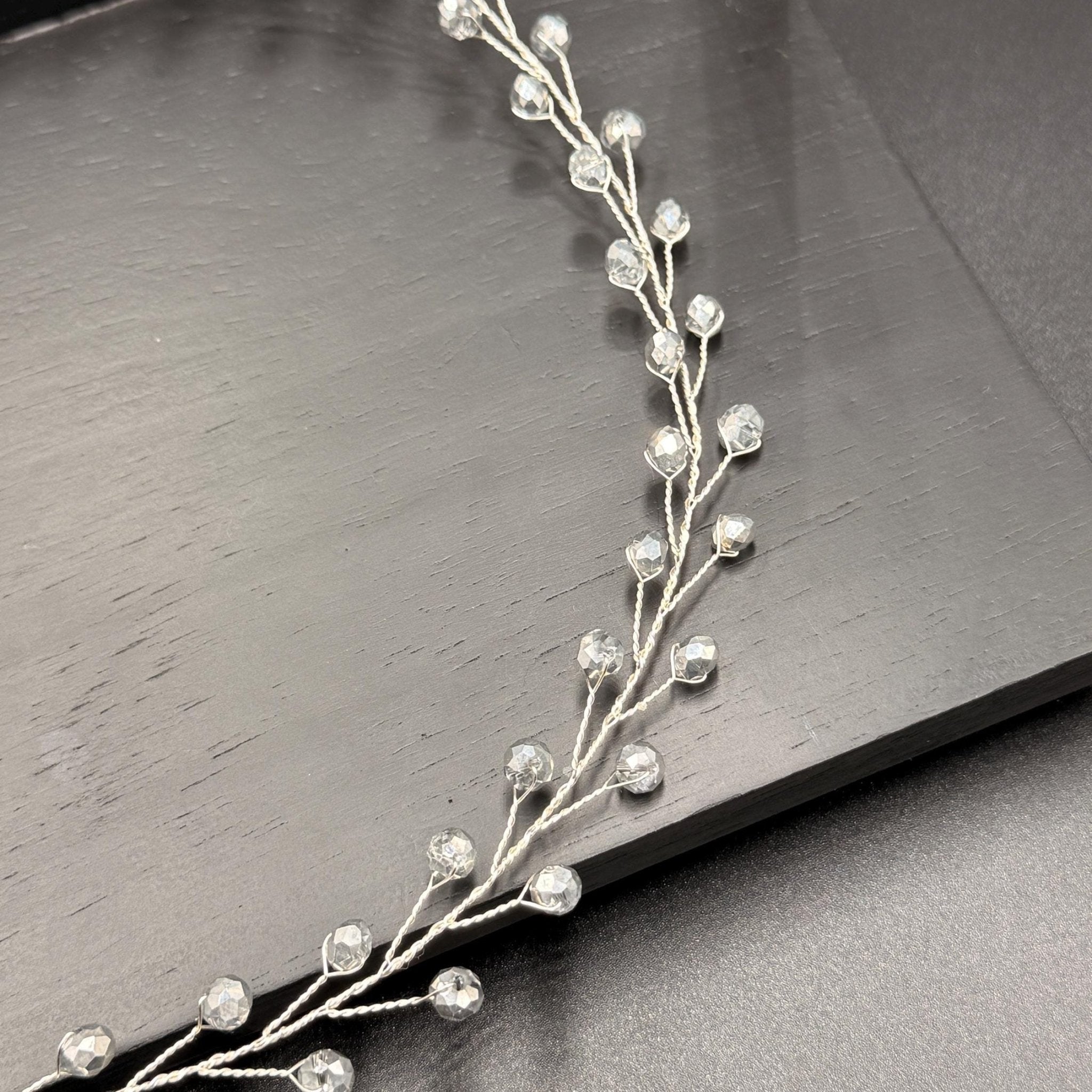 Bicolor Kristall Haarranke in Silber für Bräute - AVYRAA BRIDAL