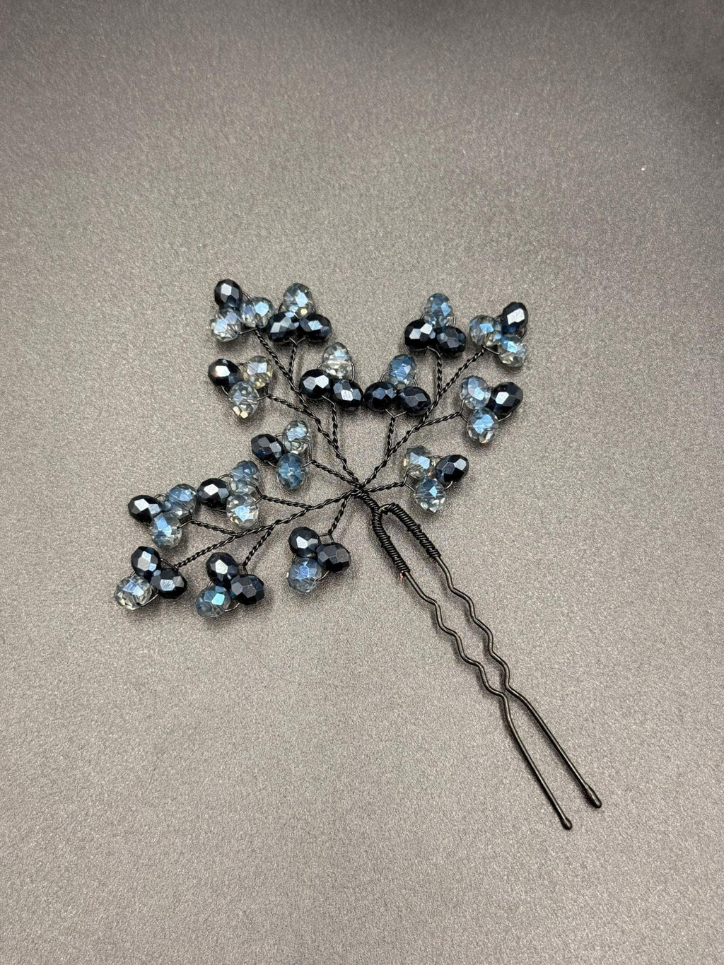 Blaue Kristall Haarnadeln für Brautfrisur, Handgemachter Braut Haarschmuck mit hellblauen und dunkelblauen Kristallen, Elegant und Modern - AVYRAA BRIDAL