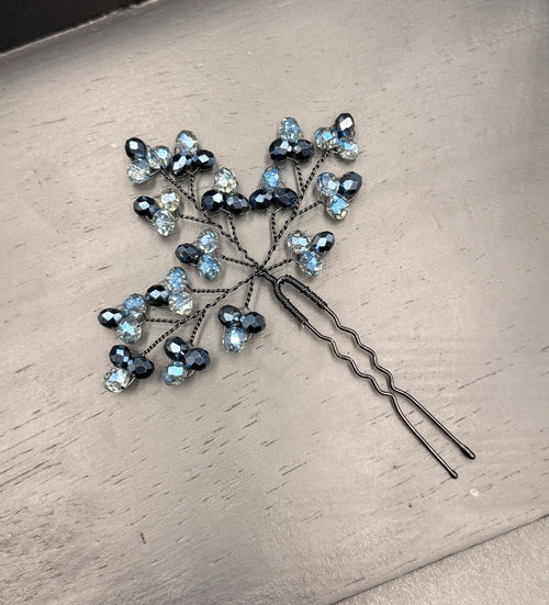 Blaue Kristall Haarnadeln für Brautfrisur, Handgemachter Braut Haarschmuck mit hellblauen und dunkelblauen Kristallen, Elegant und Modern - AVYRAA BRIDAL