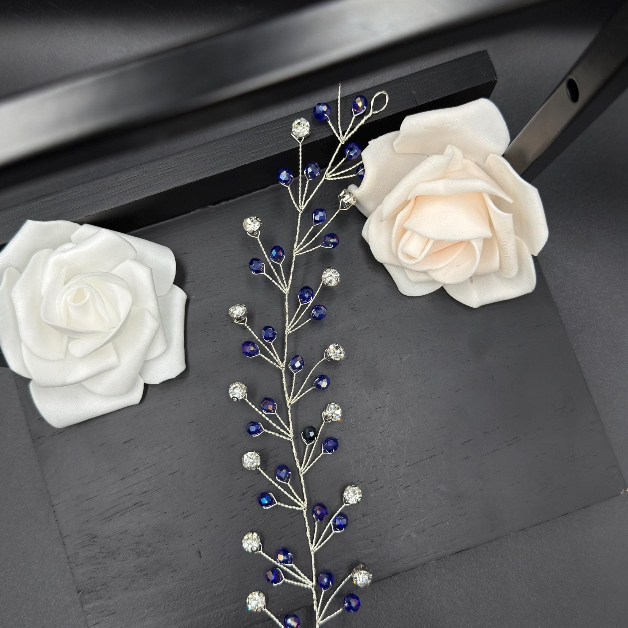 Blauer Kristall Braut Haarschmuck, Handgemachter flexibler Haarkranz mit Silberdraht, Blue Crystal Bridal Hair Vine, Wedding Hair Accessory - AVYRAA BRIDAL
