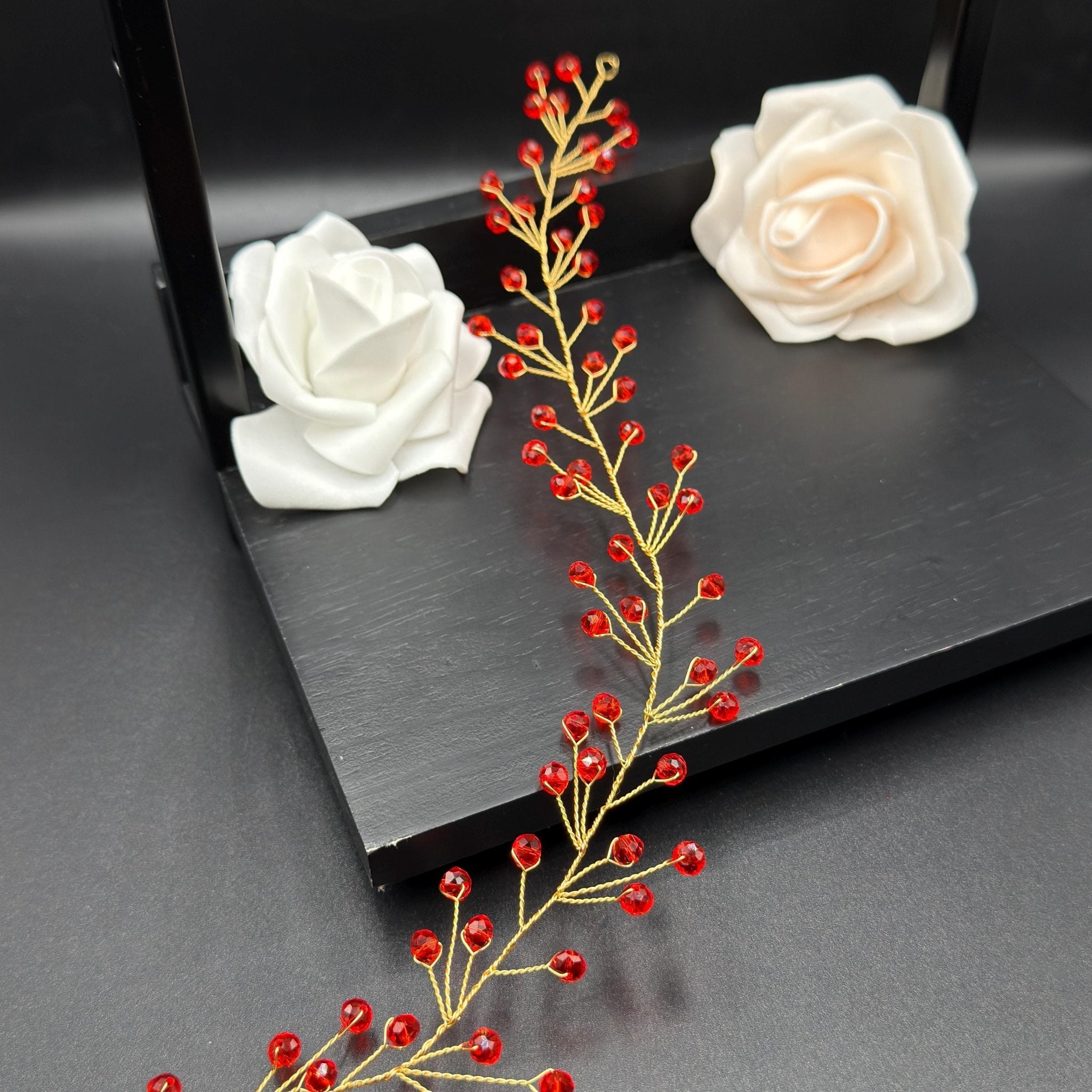Bordeaux Kristall Haarrebe mit rotem Draht | Eleganter Brautschmuck, Hochzeits - Haaraccessoire, Weinrot Kristalle, flexibel - AVYRAA BRIDAL