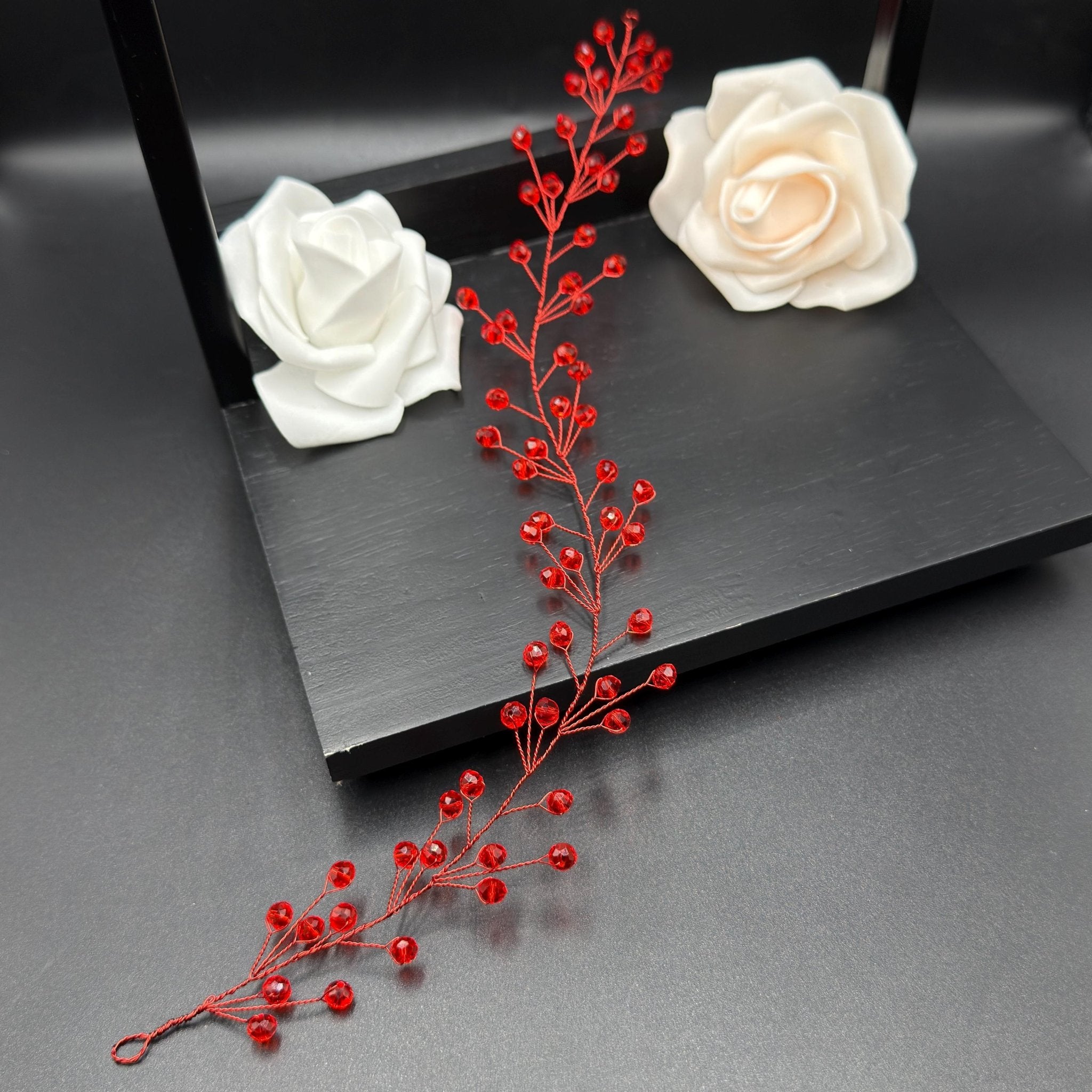 Bordeaux Kristall Haarrebe mit rotem Draht | Eleganter Brautschmuck, Hochzeits - Haaraccessoire, Weinrot Kristalle, flexibel - AVYRAA BRIDAL