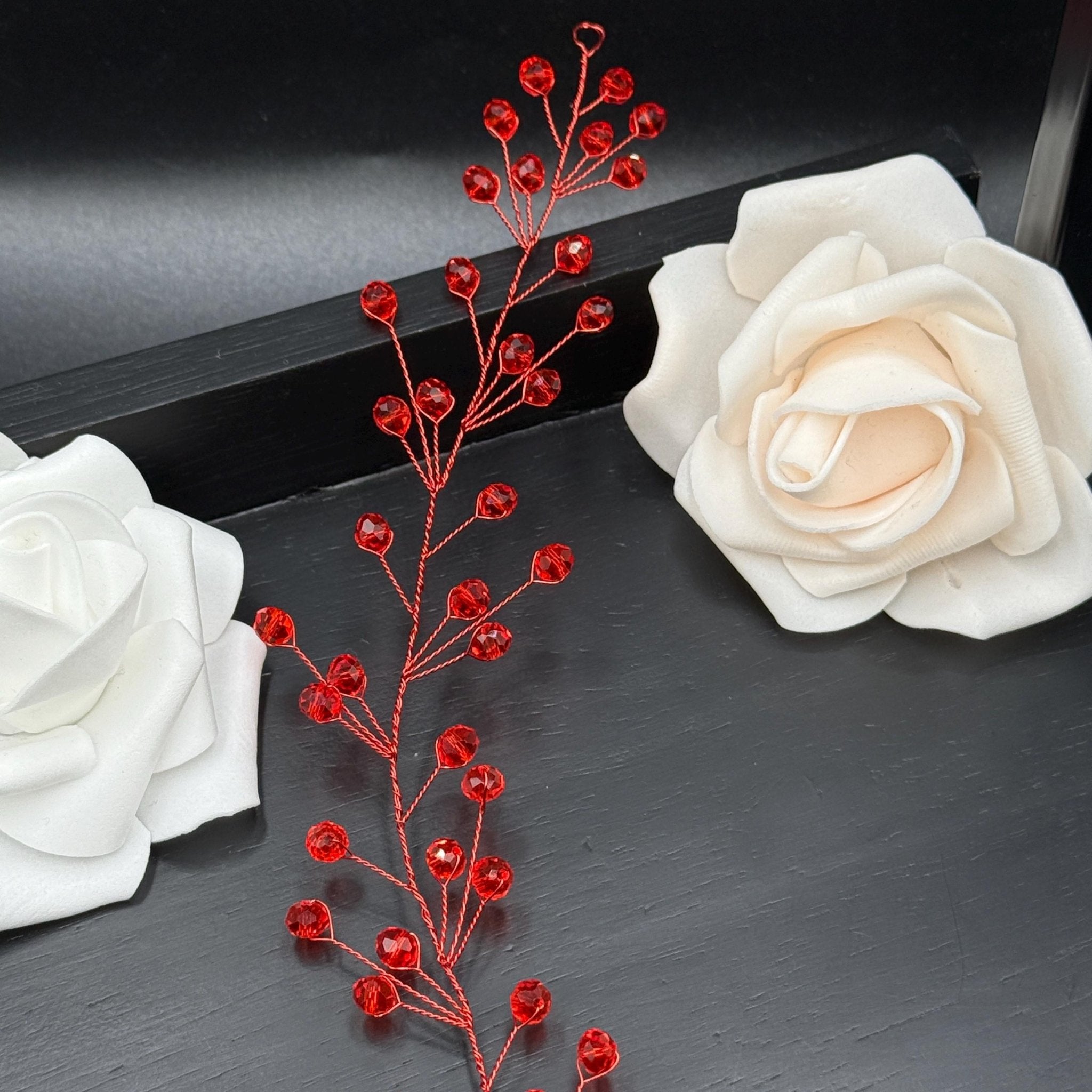 Bordeaux Kristall Haarrebe mit rotem Draht | Eleganter Brautschmuck, Hochzeits - Haaraccessoire, Weinrot Kristalle, flexibel - AVYRAA BRIDAL