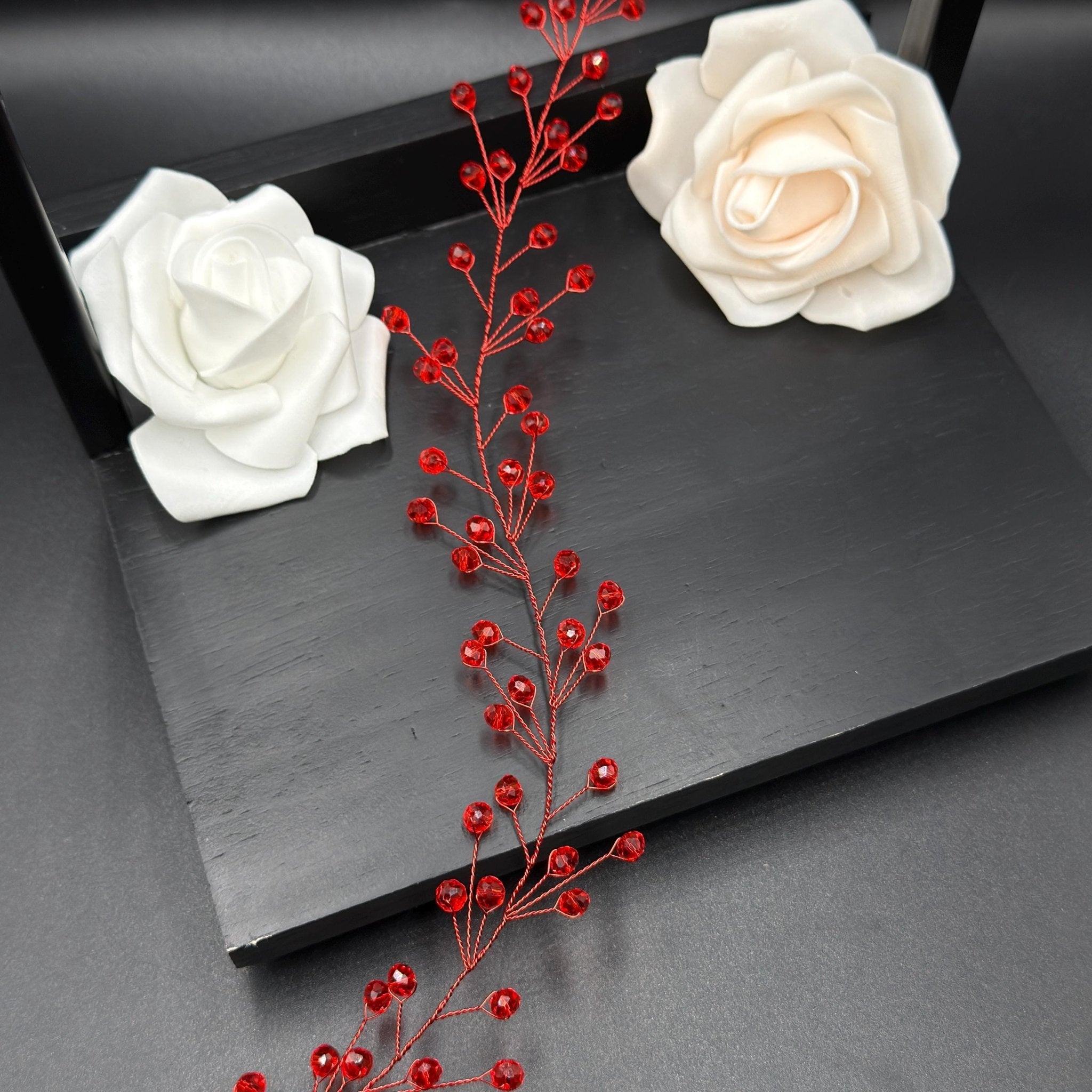 Bordeaux Kristall Haarrebe mit rotem Draht | Eleganter Brautschmuck, Hochzeits - Haaraccessoire, Weinrot Kristalle, flexibel - AVYRAA BRIDAL
