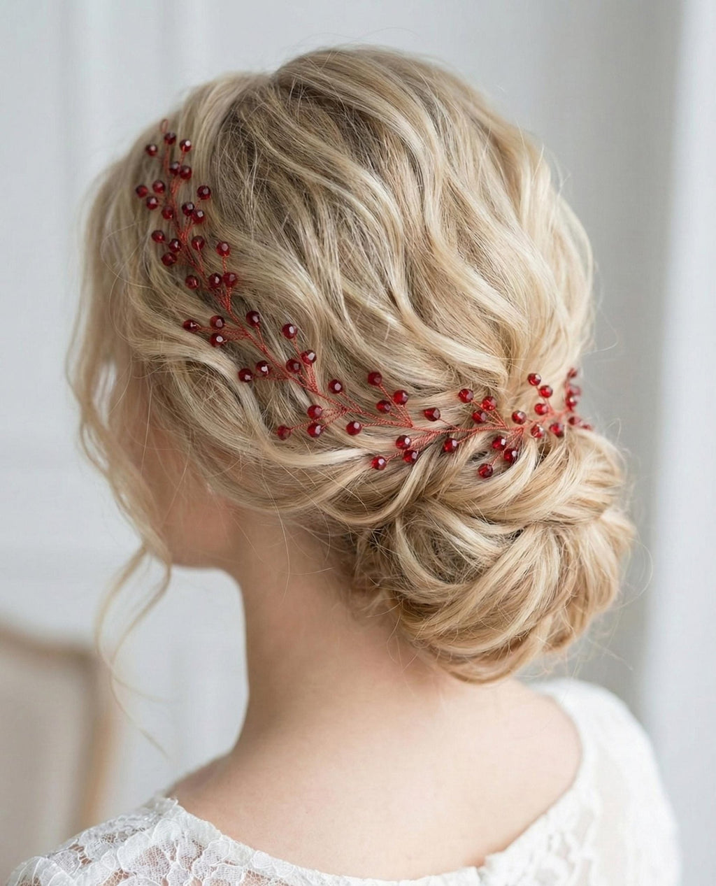 Bordeauxrote Kristall Haarrebe mit rotem Draht – Flexibler Brautschmuck in Weinrot - AVYRAA BRIDAL