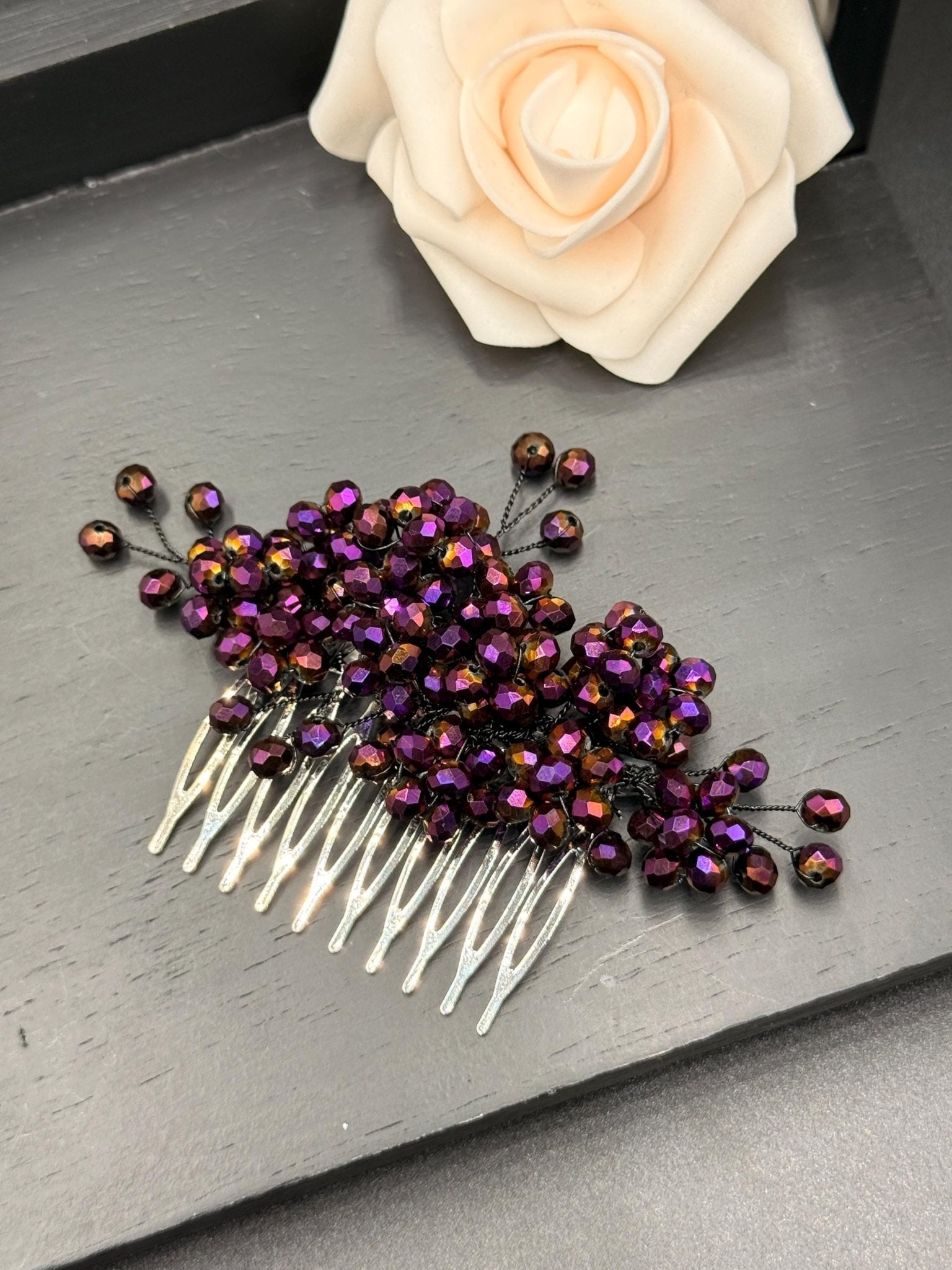 Braut Haarkamm in schimmerndem Violett - Bronze aus facettierten Kristallen handgefertigt ca. 10 cm - AVYRAA BRIDAL
