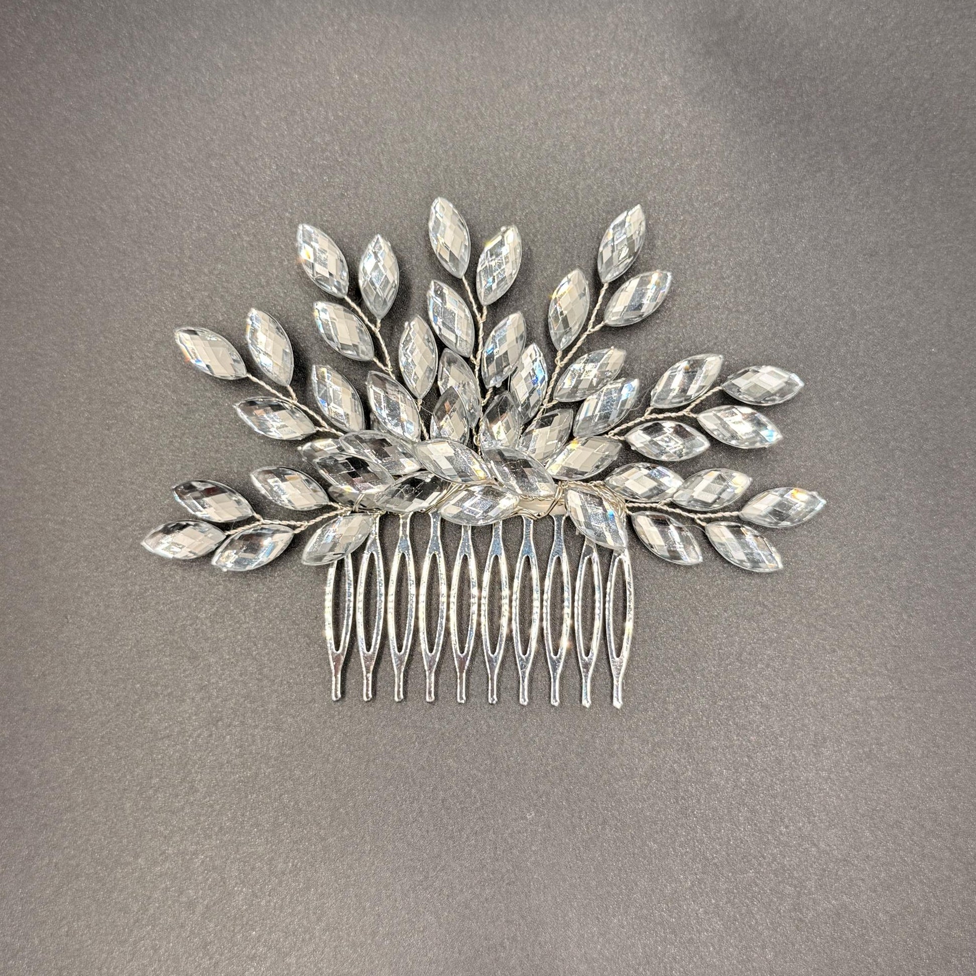 Braut Haarkamm mit facettierten Schmucksteinen - AVYRAA BRIDAL