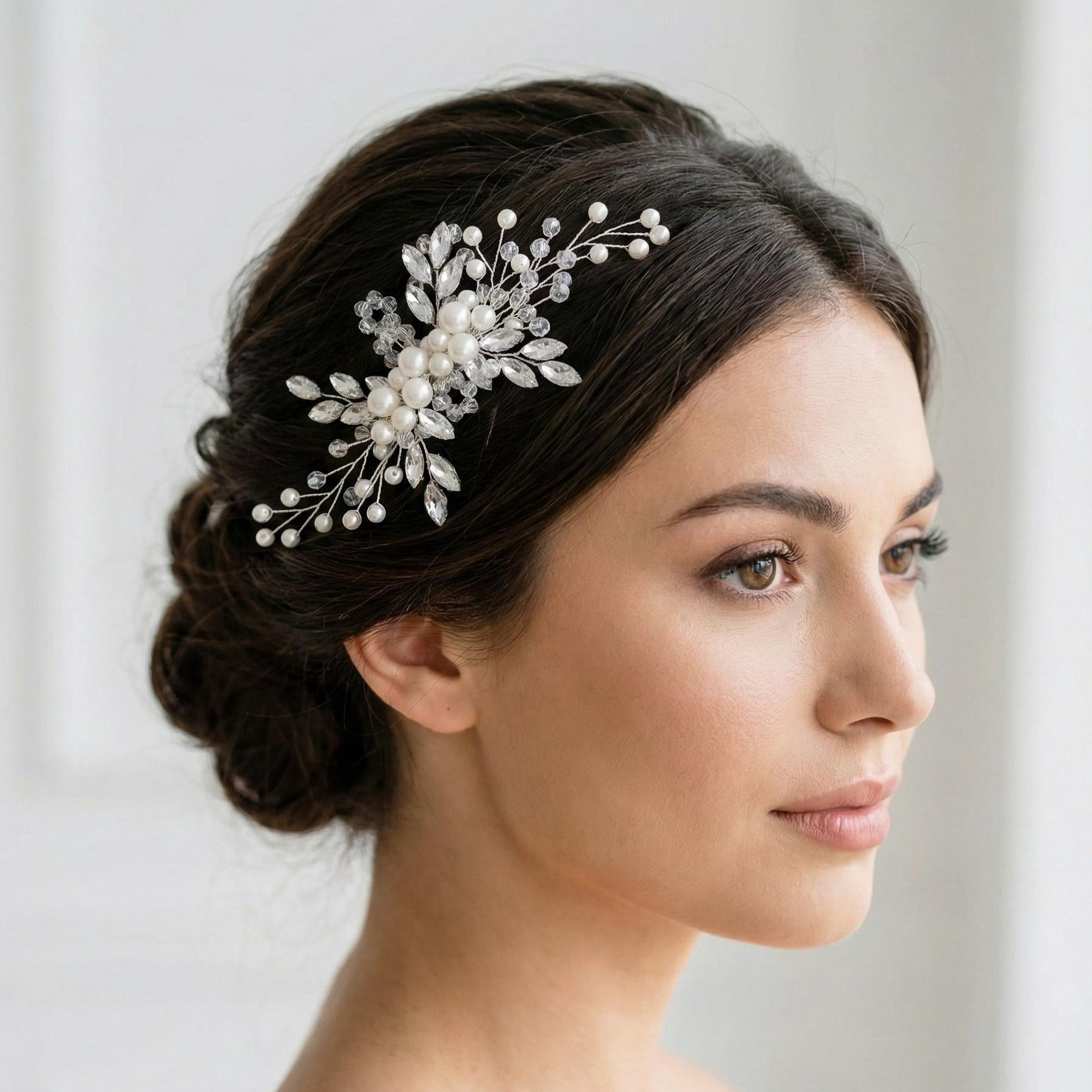 Braut Haarkamm mit Kristallen und Perlen 16 cm - AVYRAA BRIDAL