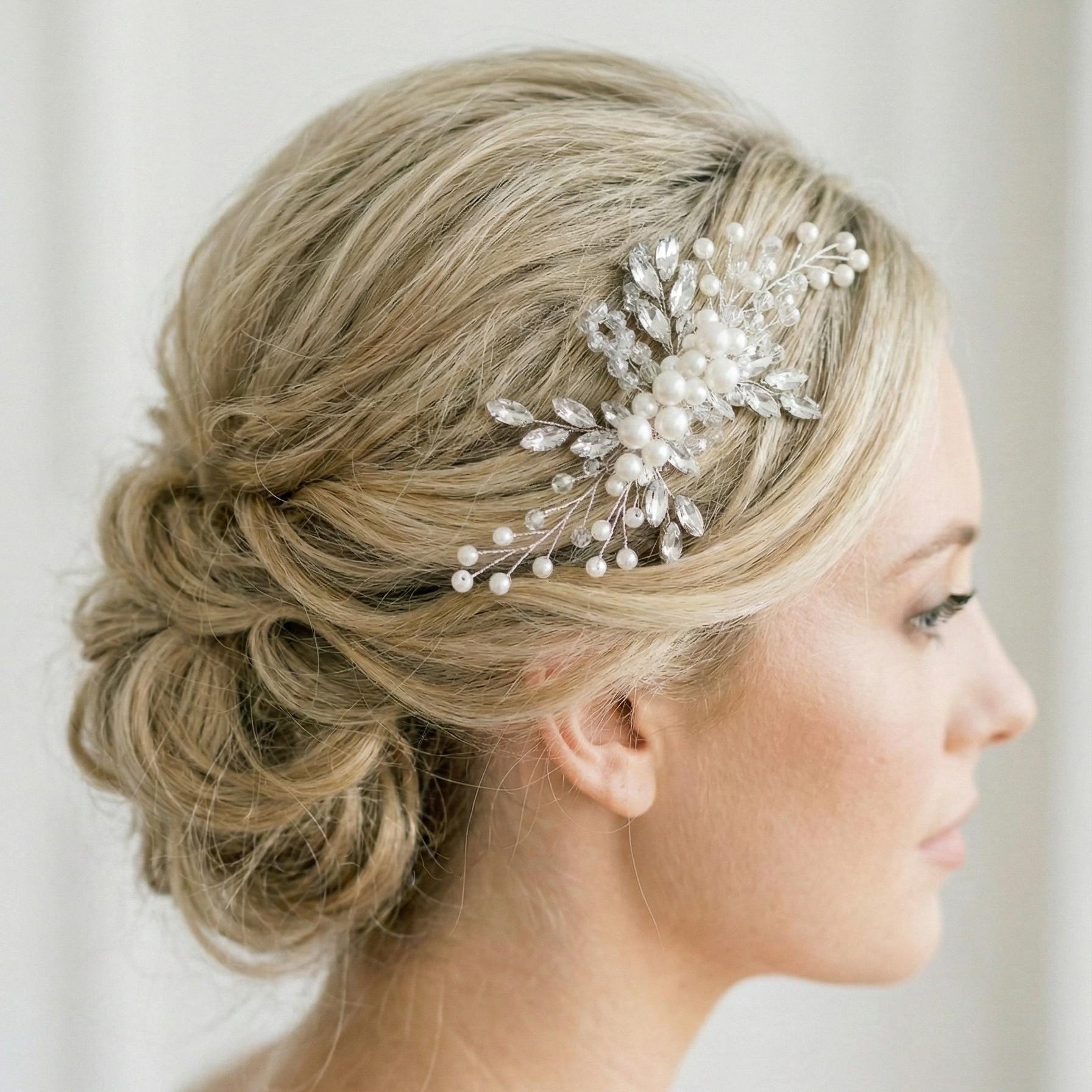 Braut Haarkamm mit Kristallen und Perlen 16 cm - AVYRAA BRIDAL