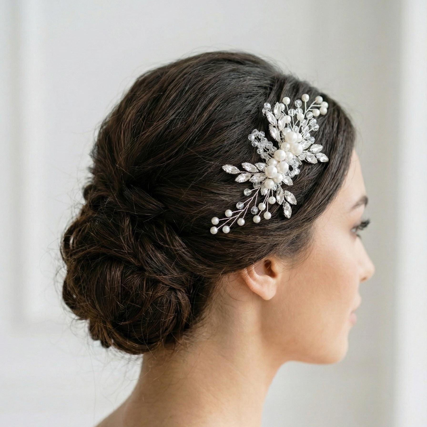 Braut Haarkamm mit Kristallen und Perlen 16 cm - AVYRAA BRIDAL