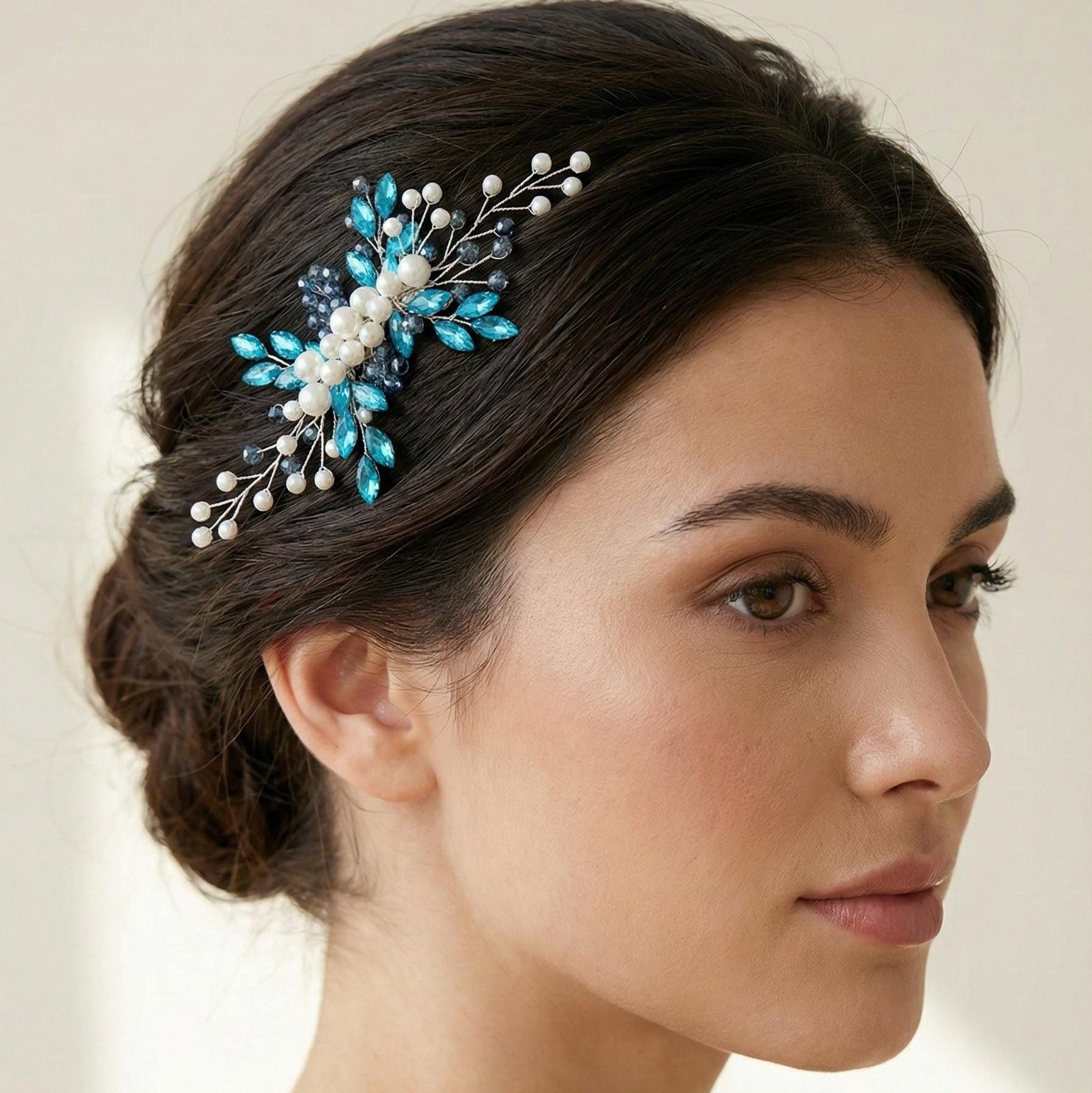 Braut Haarkamm mit Kristallen und Perlen 16 cm - AVYRAA BRIDAL