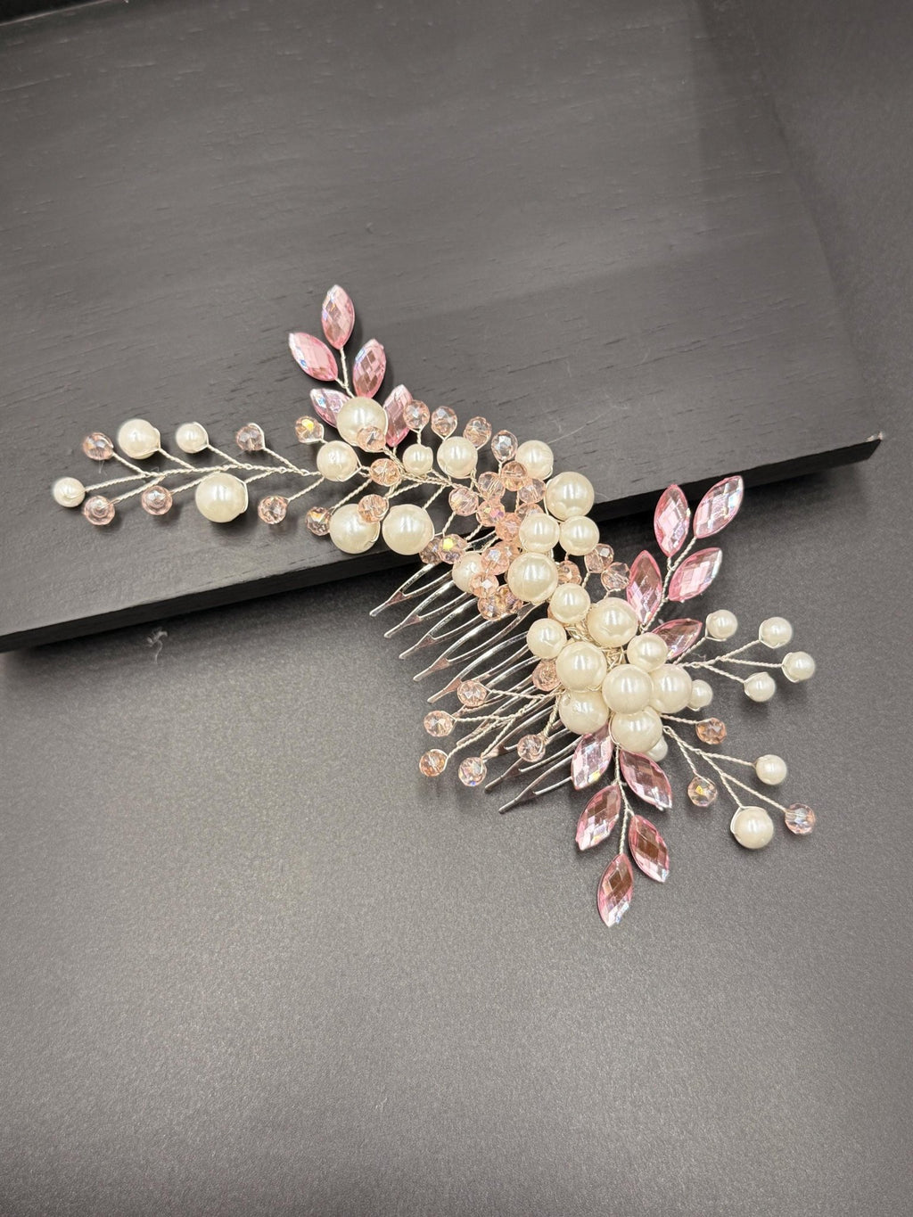 Braut Haarkamm mit Perlen und Kristallen, eleganter Hochzeit Haarschmuck - AVYRAA BRIDAL