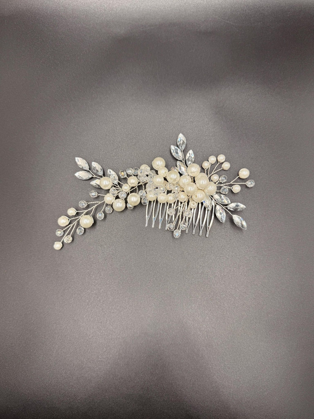 Braut Haarkamm mit Perlen und Kristallen, eleganter Hochzeit Haarschmuck - AVYRAA BRIDAL