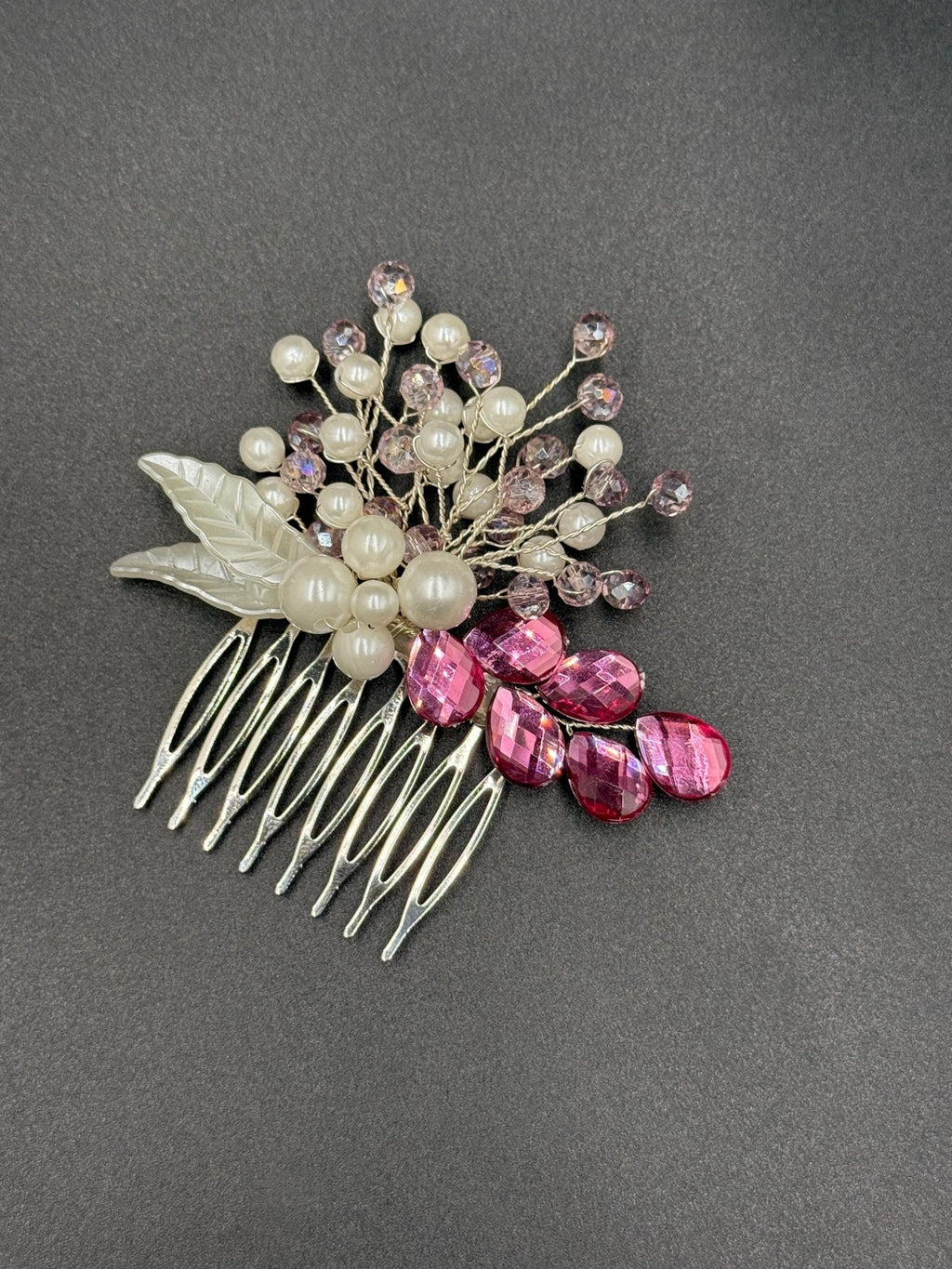 Braut Haarkamm mit Perlen und roséfarbenen Kristallsteinen – romantischer Haarschmuck in Creme, Rosé & Flieder - AVYRAA BRIDAL
