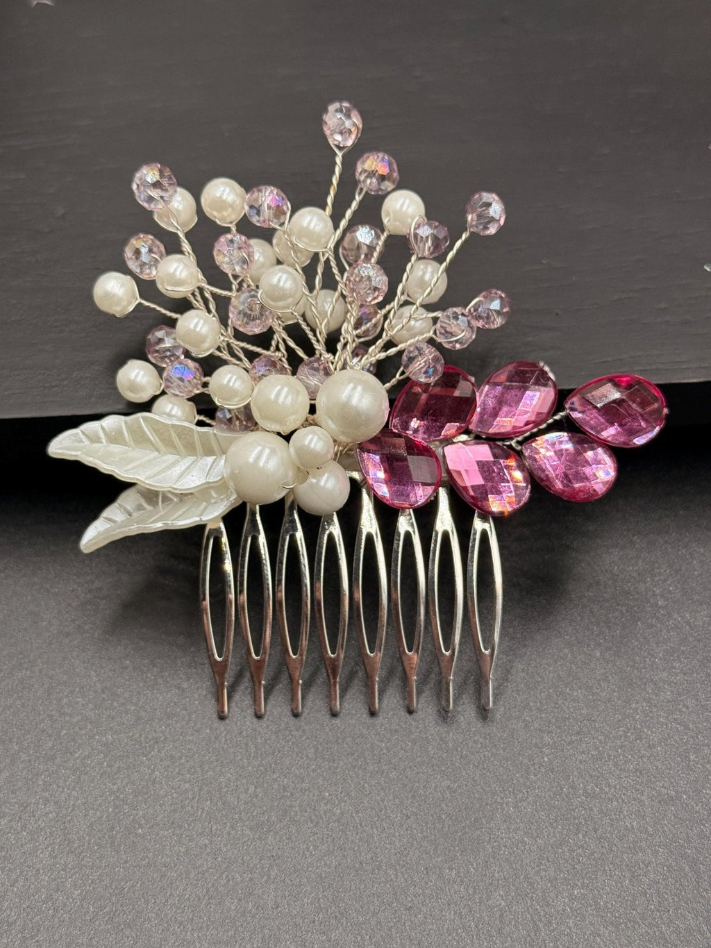 Braut Haarkamm mit Perlen und roséfarbenen Kristallsteinen – romantischer Haarschmuck in Creme, Rosé & Flieder - AVYRAA BRIDAL