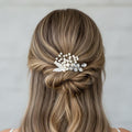 Braut Haarkamm mit Perlen und silbernen Blättern - AVYRAA BRIDAL