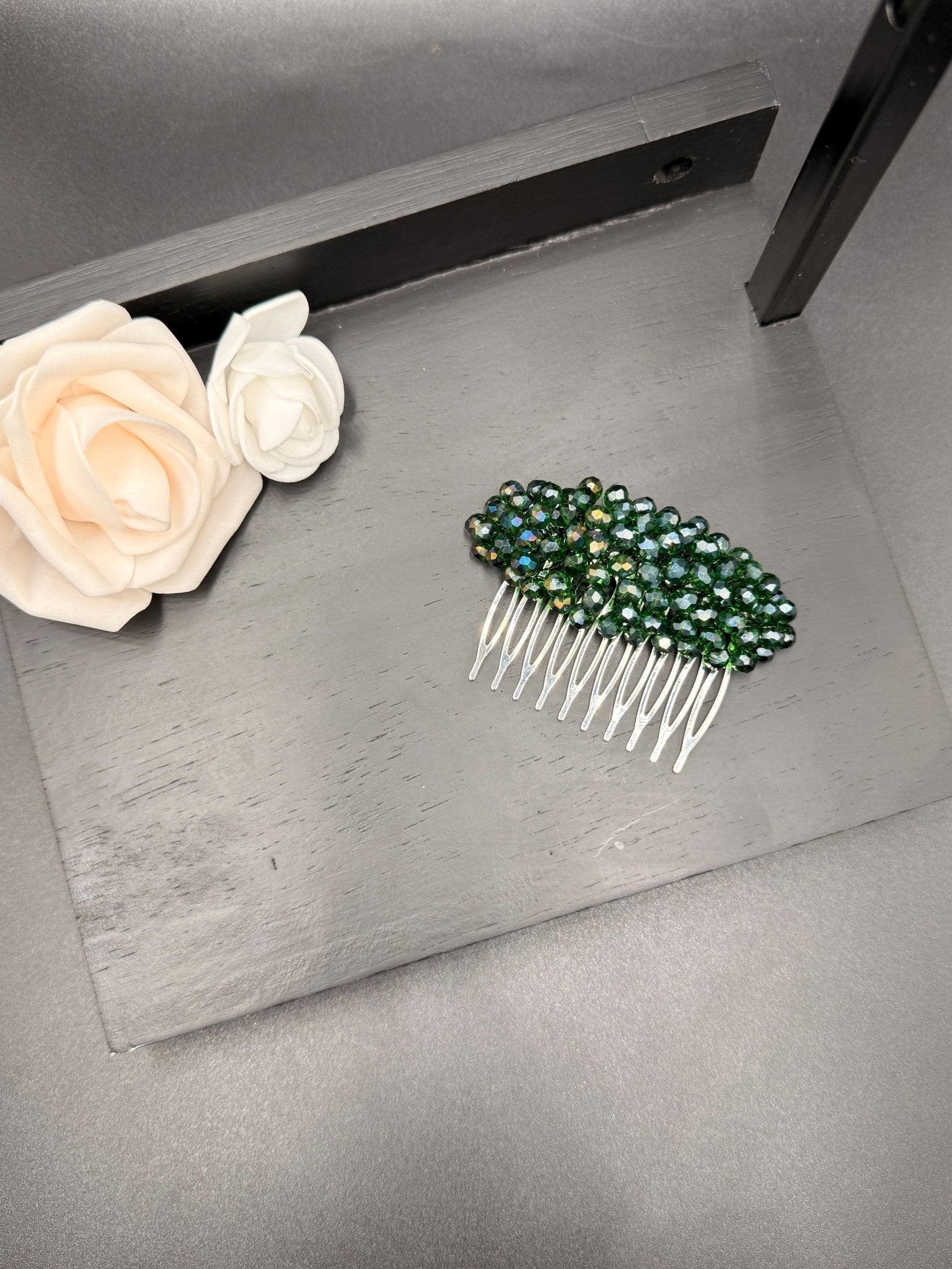 Braut Haarkamm Smaragdgrün Kristall Strass Draht Haarschmuck - AVYRAA BRIDAL