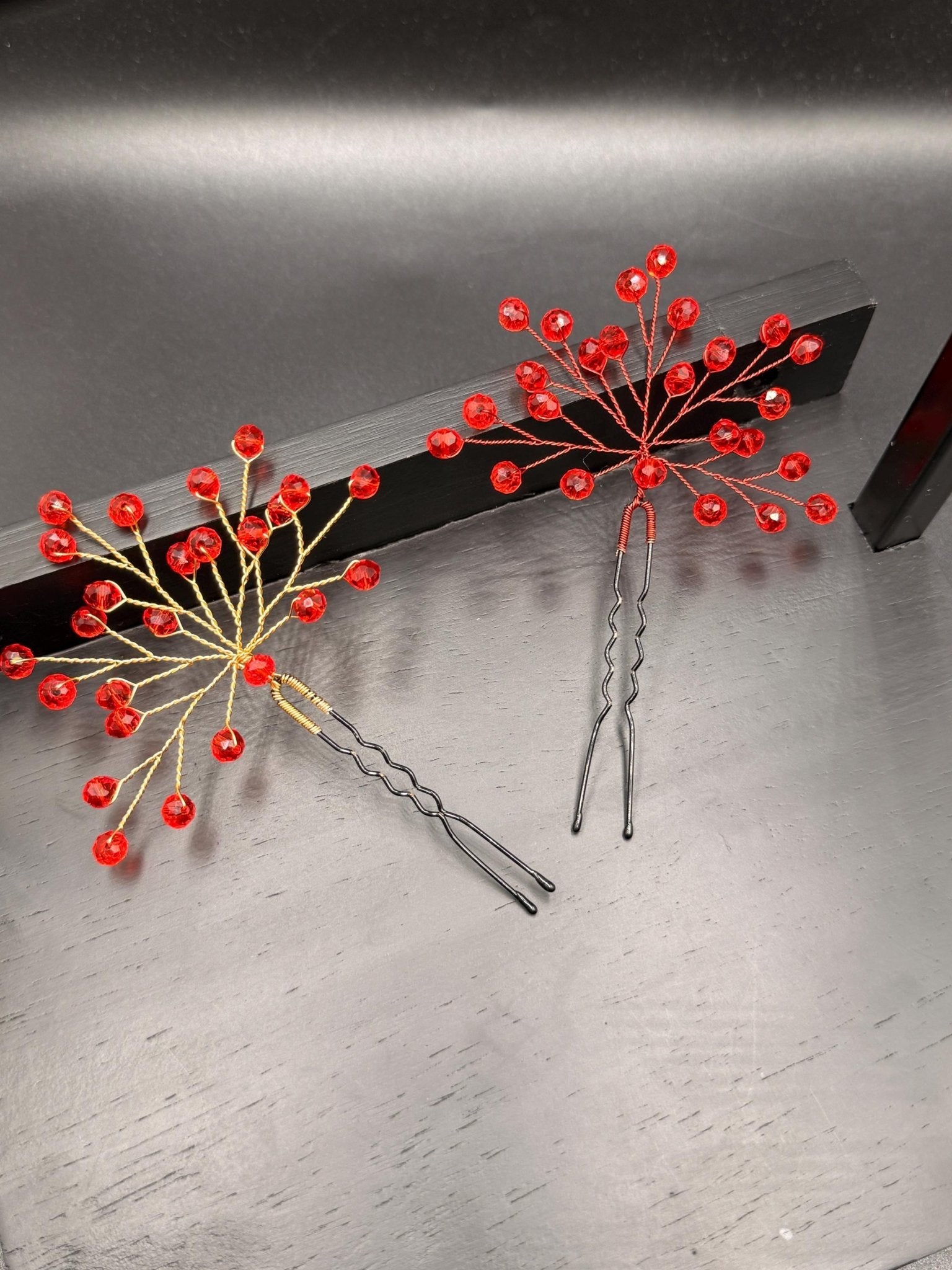 Braut Haarnadeln Rot Kristall Golddraht Rotdraht Strass Haarschmuck - AVYRAA BRIDAL