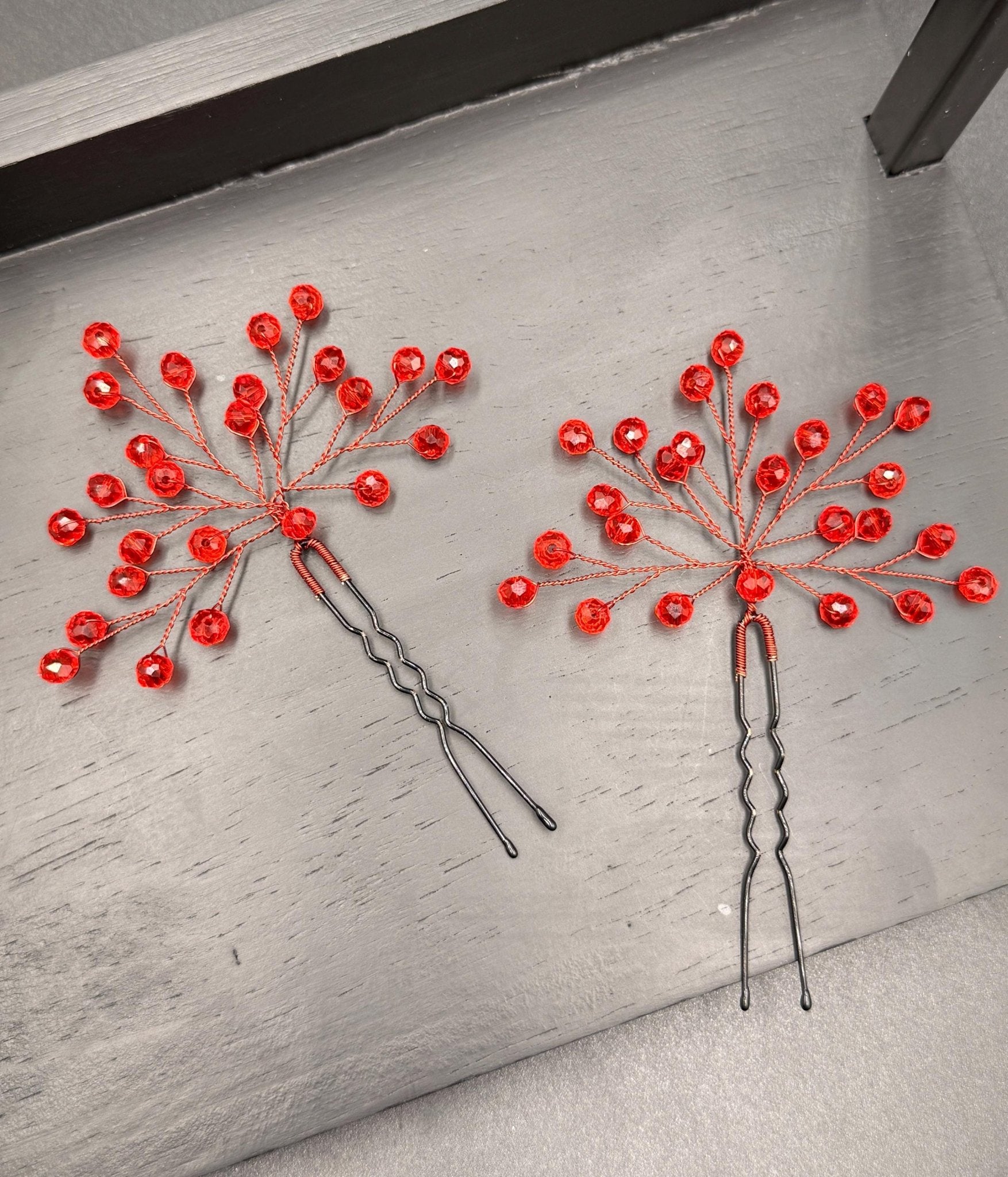 Braut Haarnadeln Rot Kristall Golddraht Rotdraht Strass Haarschmuck - AVYRAA BRIDAL