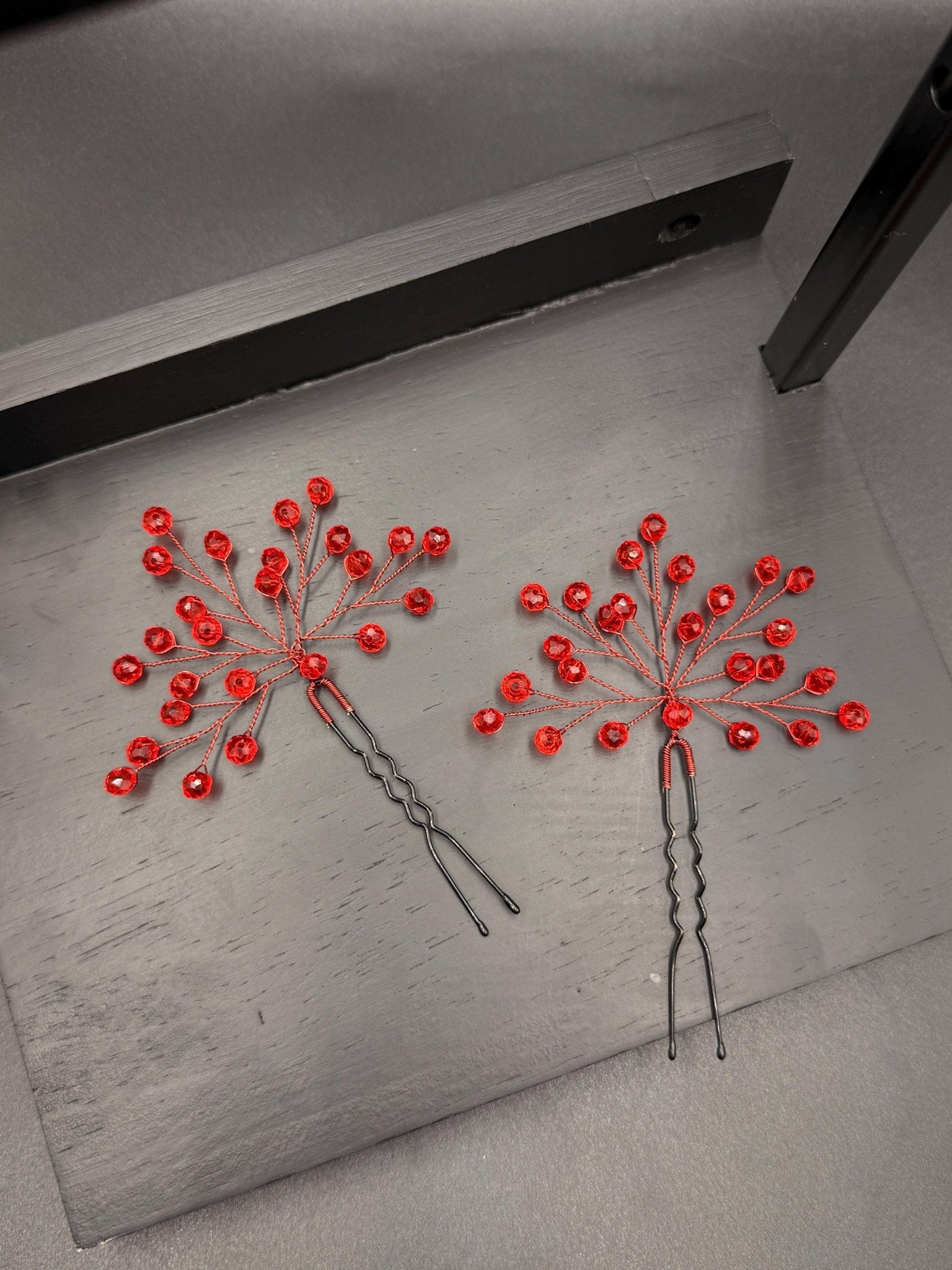 Braut Haarnadeln Rot Kristall Golddraht Rotdraht Strass Haarschmuck - AVYRAA BRIDAL