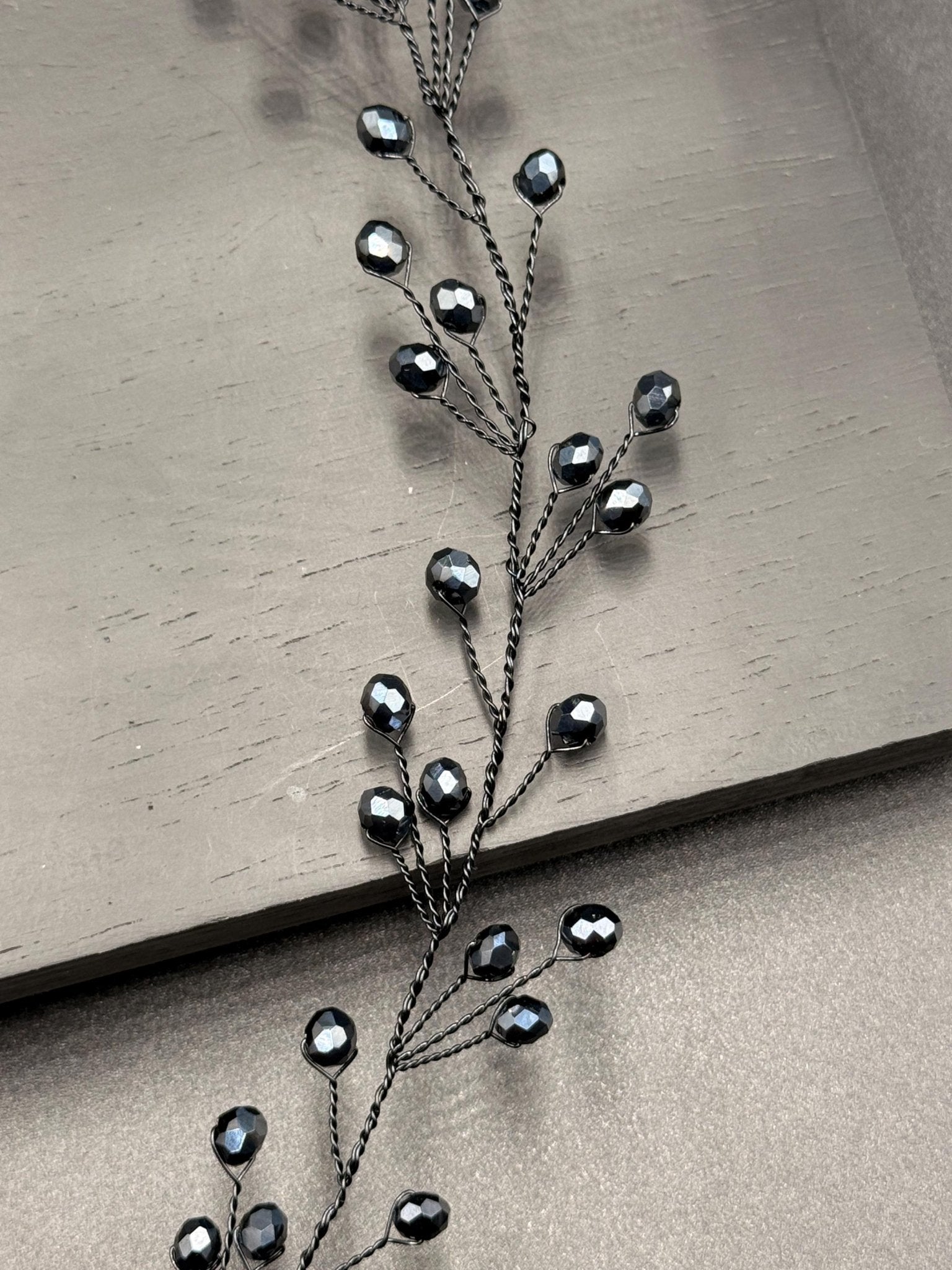 Braut Hair Vine Dunkelblau Kristall Schwarzdraht Haarschmuck - AVYRAA BRIDAL