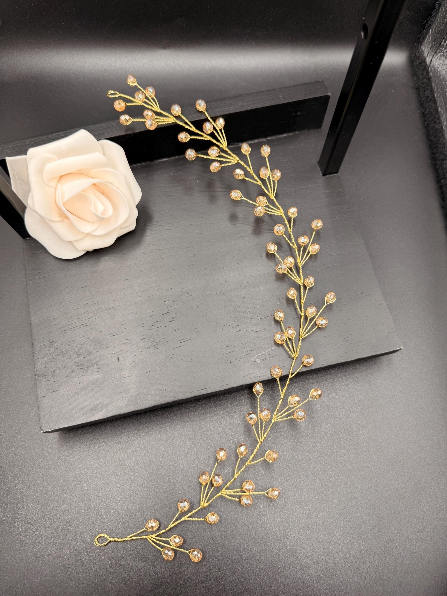 Braut Hair Vine Gold Kristall Glasperlen Flexibel Haarschmuck - AVYRAA BRIDAL