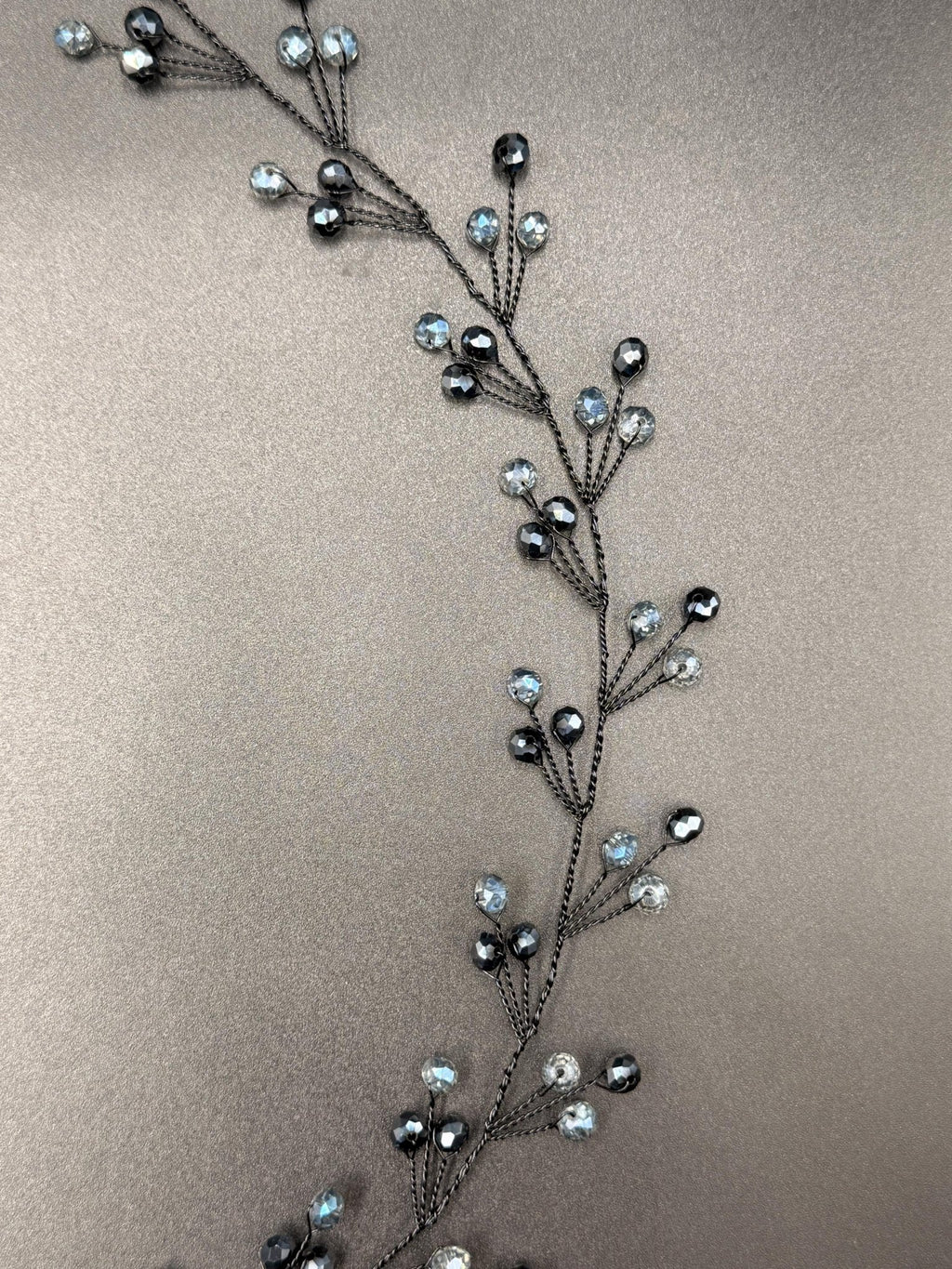 Braut Hair Vine Nachtblau Eisblau Kristall Draht Headpiece - AVYRAA BRIDAL