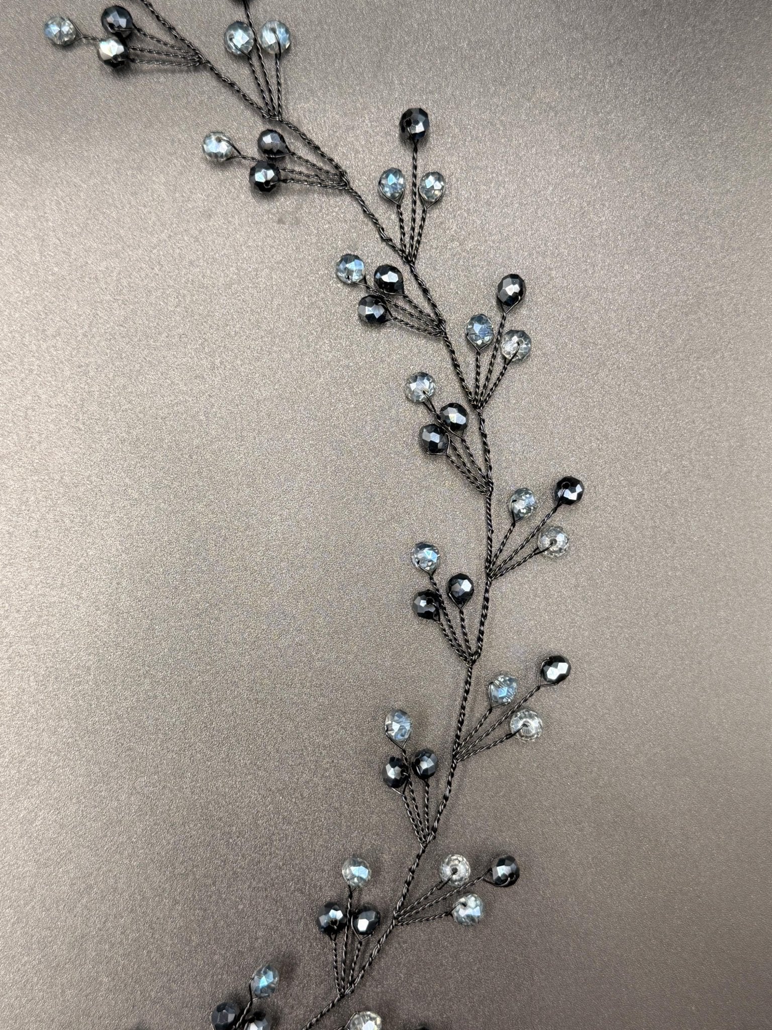 Braut Hair Vine Nachtblau Eisblau Kristall Draht Headpiece - AVYRAA BRIDAL