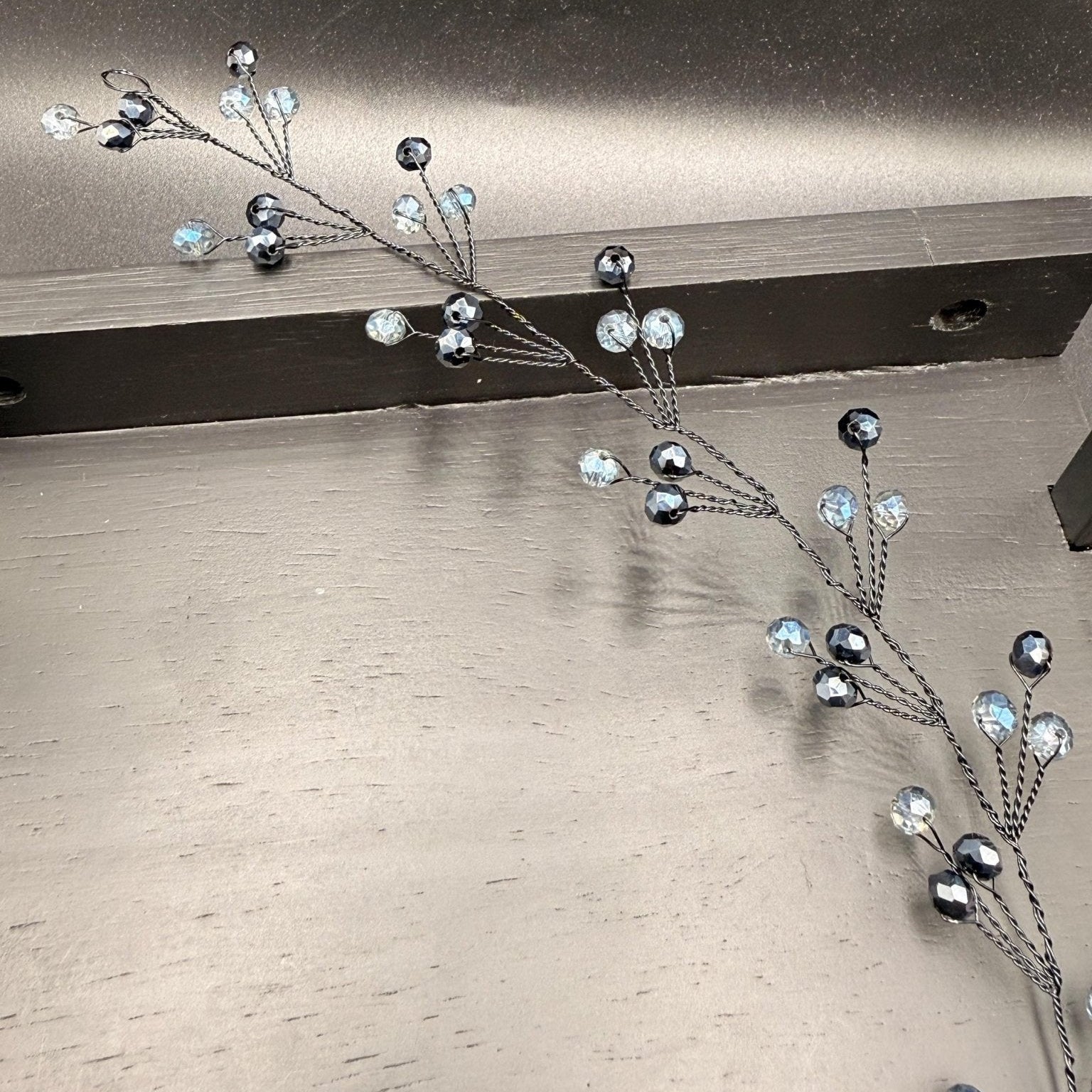 Braut Hair Vine Nachtblau Eisblau Kristall Draht Headpiece - AVYRAA BRIDAL