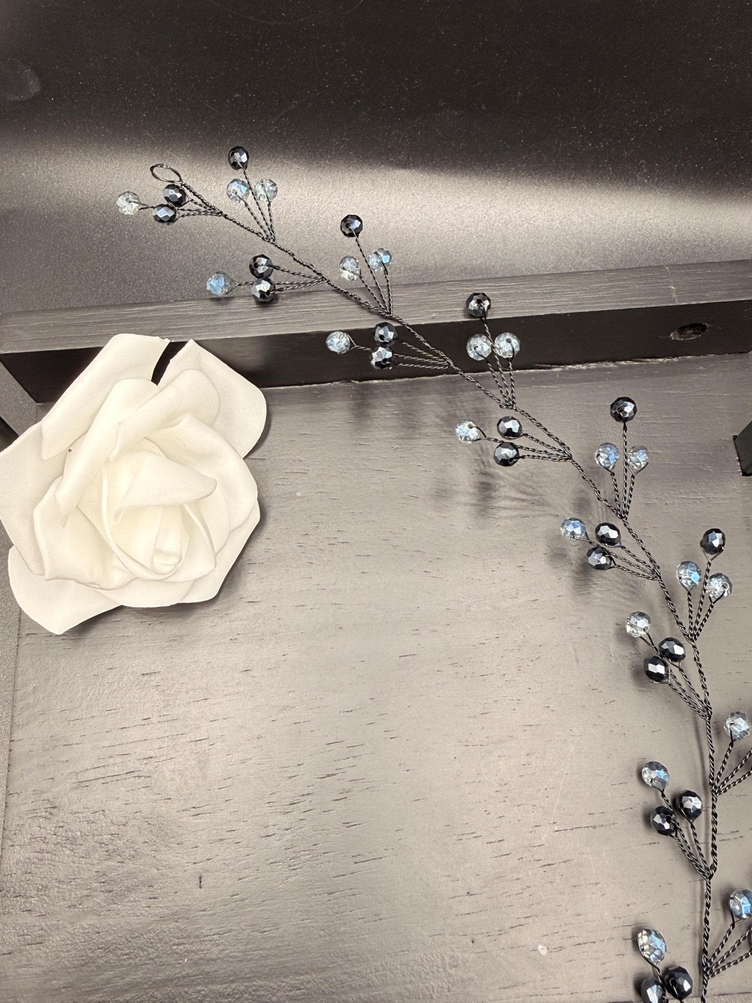 Braut Hair Vine Nachtblau Eisblau Kristall Draht Headpiece - AVYRAA BRIDAL