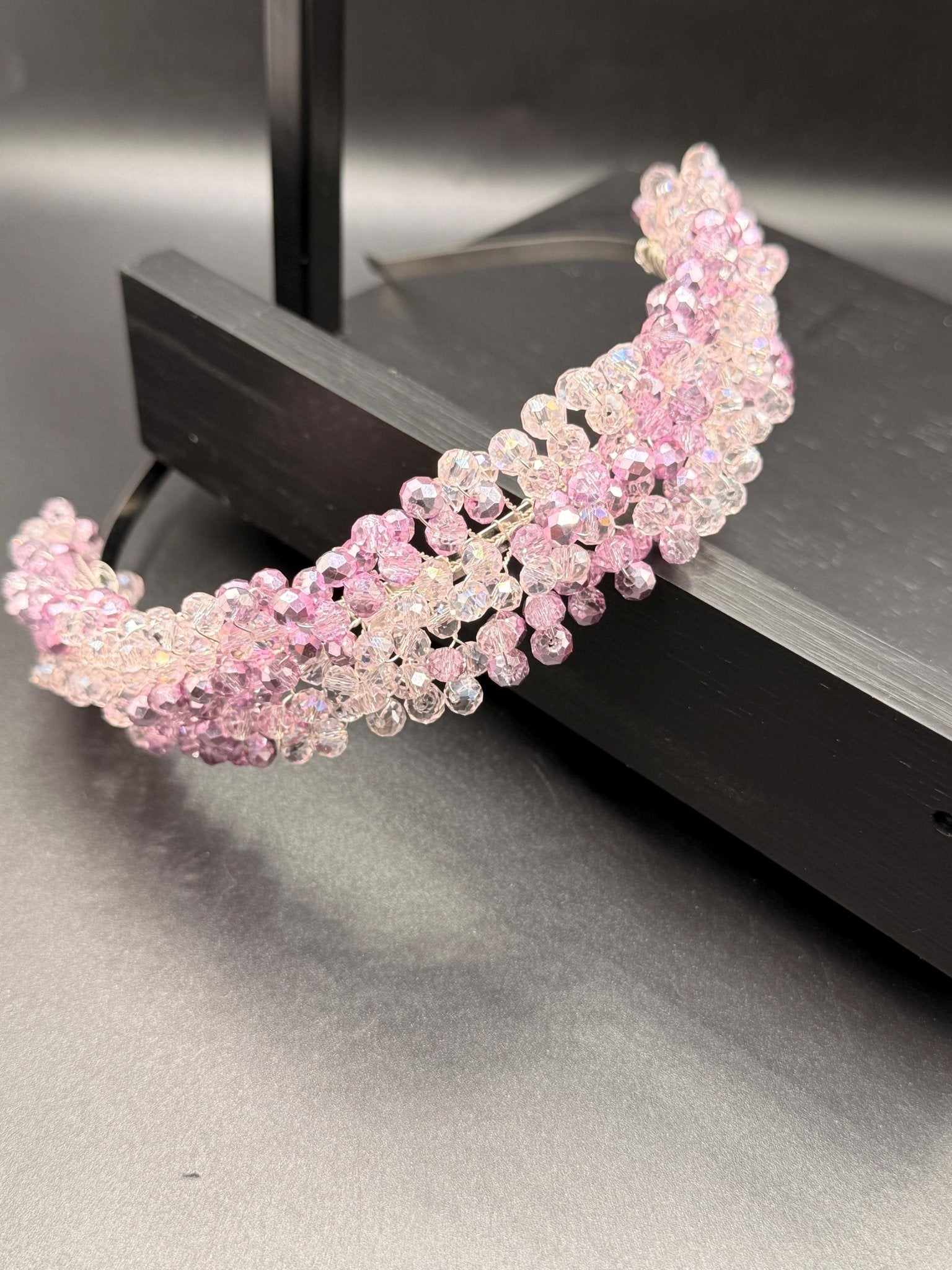 Braut Tiara aus Kristall in Rosa – Handgefertigter Kristall Haarreif für Hochzeit, romantischer Braut Haarschmuck - AVYRAA BRIDAL