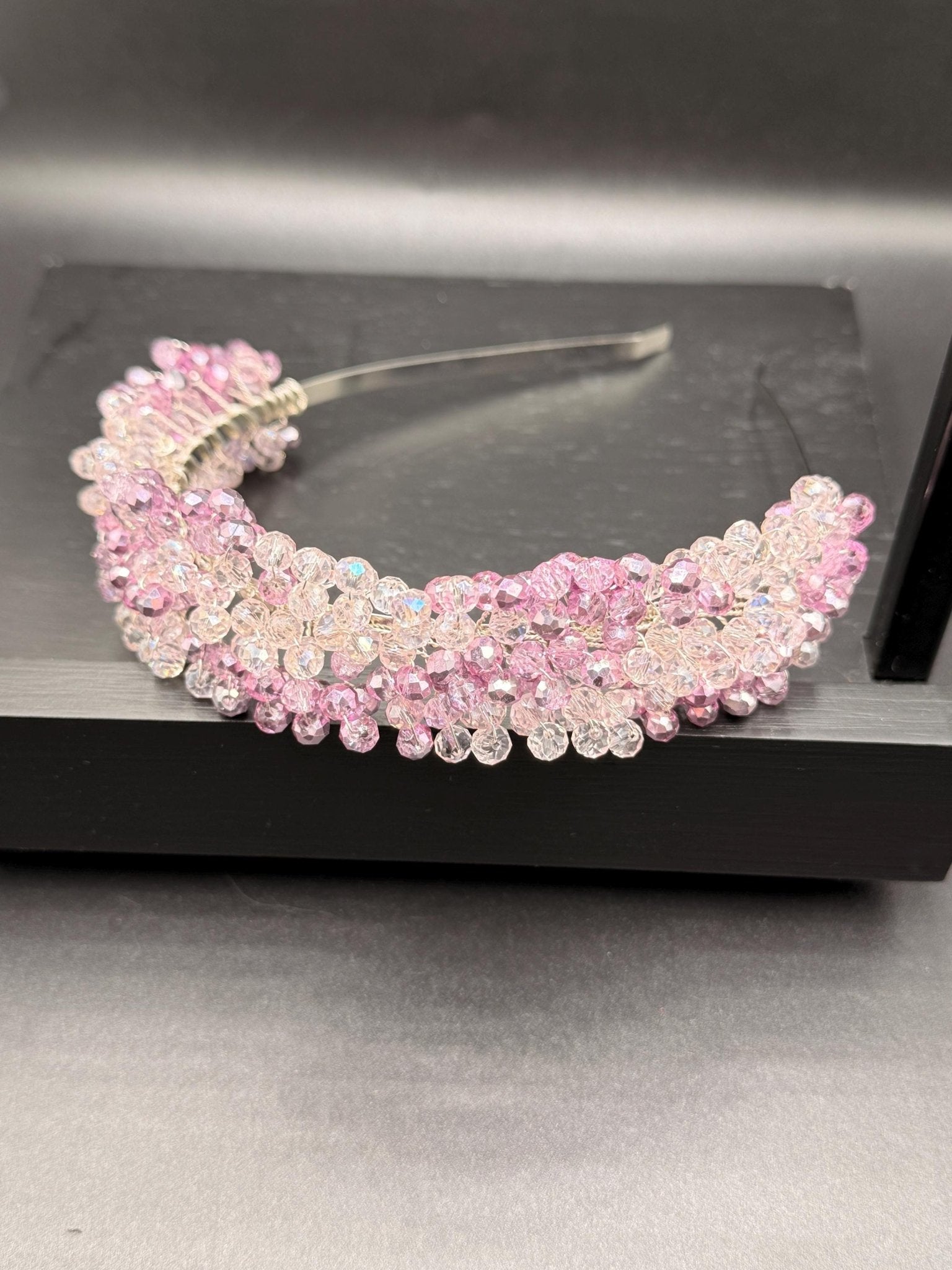 Braut Tiara aus Kristall in Rosa – Handgefertigter Kristall Haarreif für Hochzeit, romantischer Braut Haarschmuck - AVYRAA BRIDAL