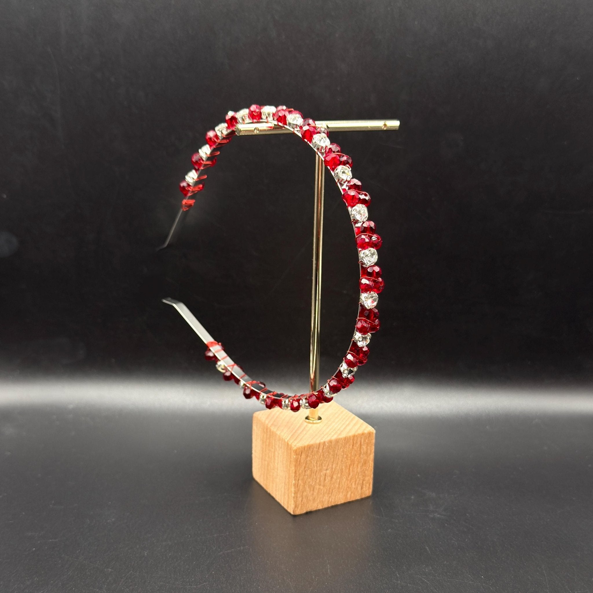 Dark Red Crystal Haarband aus schwarzem Metall, elegante Braut Tiara Krone, handgefertigter Haarreif für Hochzeit und Abend - AVYRAA BRIDAL