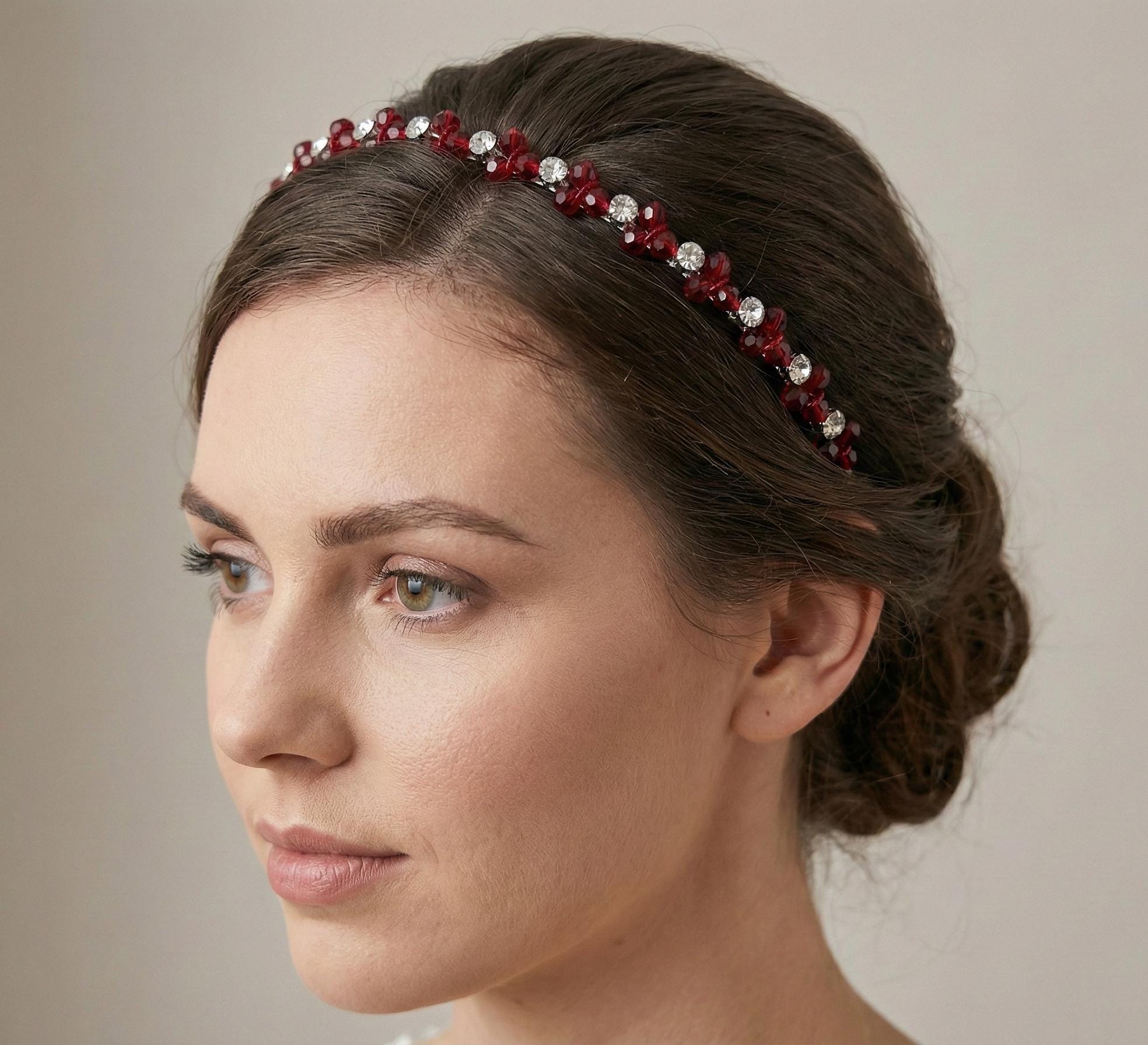 Dark Red Crystal Haarband aus schwarzem Metall, elegante Braut Tiara Krone, handgefertigter Haarreif für Hochzeit und Abend - AVYRAA BRIDAL