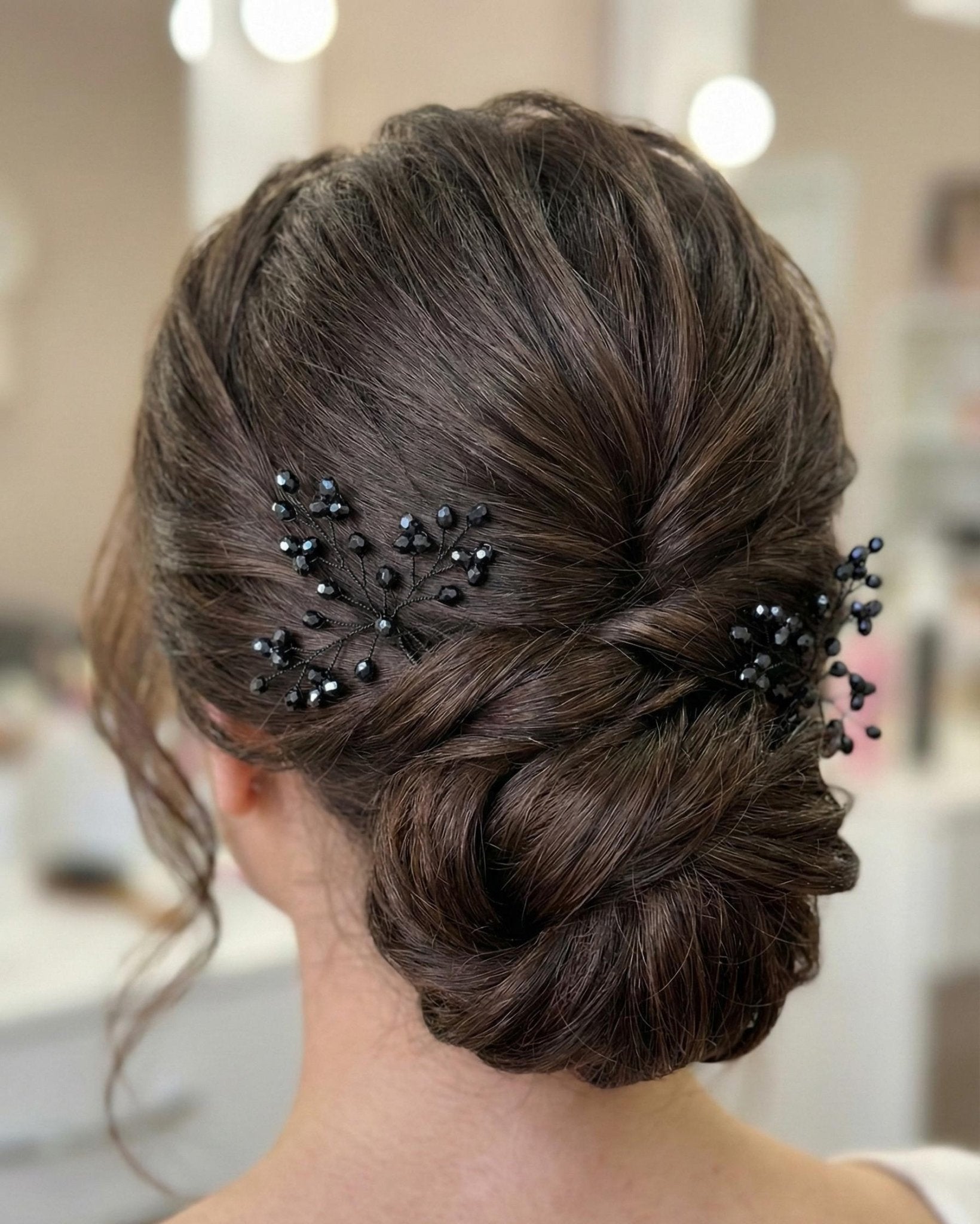 Dunkelblaue Kristall Haarnadeln in Navy – handgefertigter Brautschmuck mit schwarzem Draht - AVYRAA BRIDAL