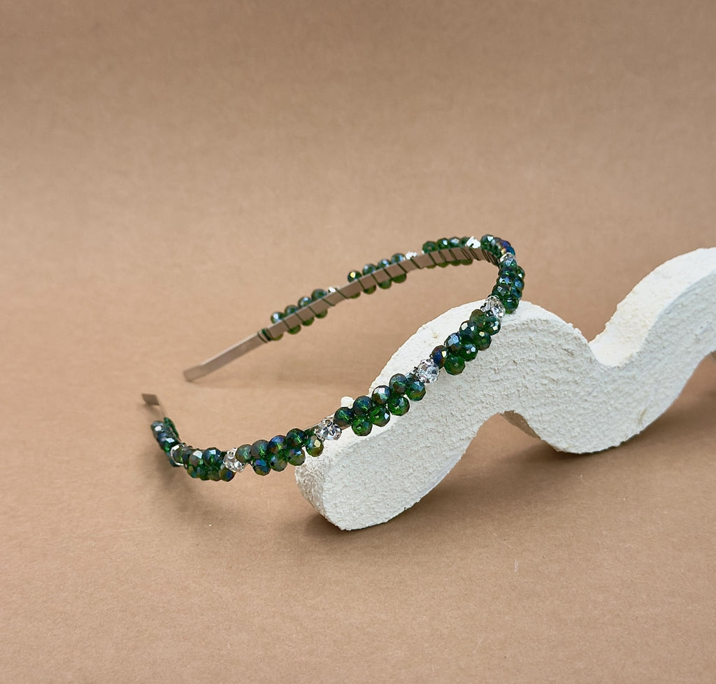 Dunkelgrünes Kristall - Haarband, elegantes Kronen - Tiara mit tiefgrünen Kristallen, handgefertigt, Braut Haarschmuck, Hochzeit - AVYRAA BRIDAL