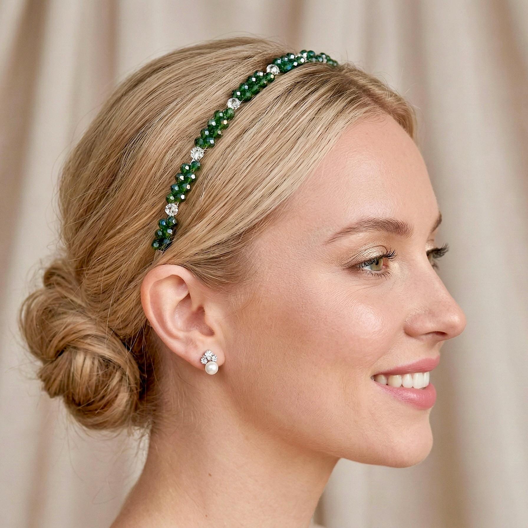 Dunkelgrünes Kristall - Haarband, elegantes Kronen - Tiara mit tiefgrünen Kristallen, handgefertigt, Braut Haarschmuck, Hochzeit - AVYRAA BRIDAL