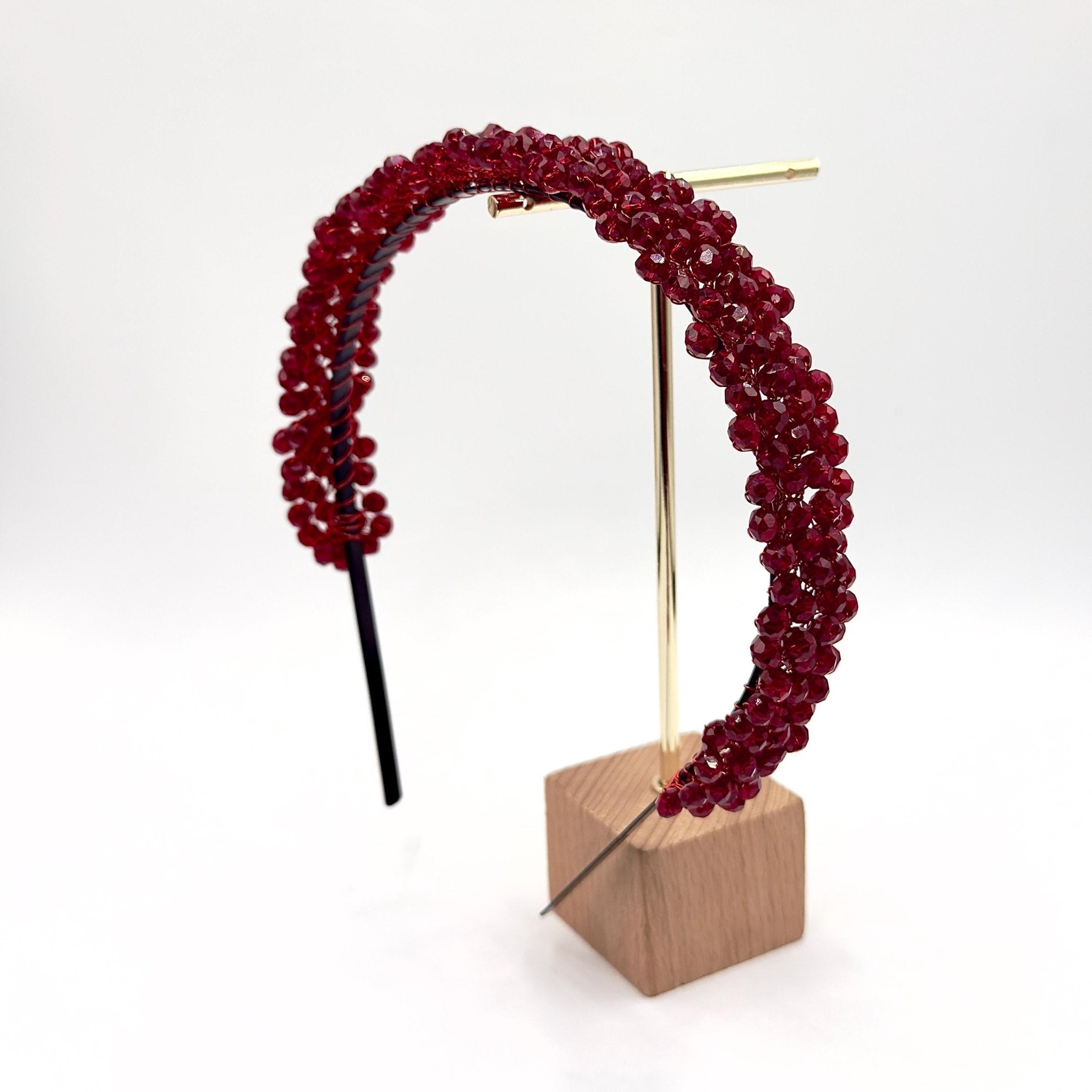 Dunkelrote Kristall Braut Tiara mit feiner Drahtarbeit - AVYRAA BRIDAL