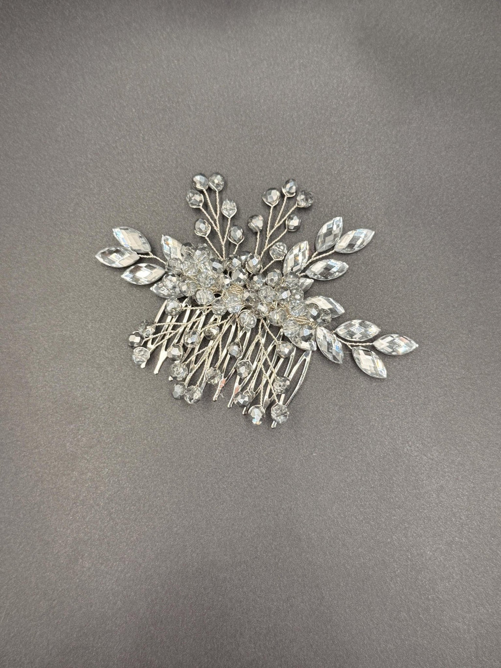 Edler Kristall Haarkamm für Bräute | Hochzeits Haarschmuck, Bridal Hair Comb, Handgefertigter Accessoire, funkelnde Kristalle - AVYRAA BRIDAL