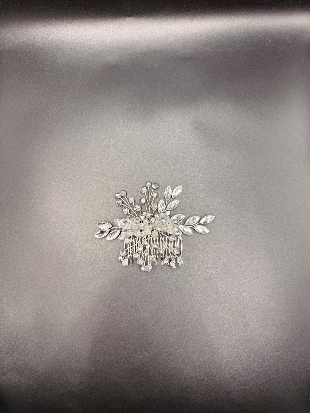Edler Kristall Haarkamm für Bräute | Hochzeits Haarschmuck, Bridal Hair Comb, Handgefertigter Accessoire, funkelnde Kristalle - AVYRAA BRIDAL