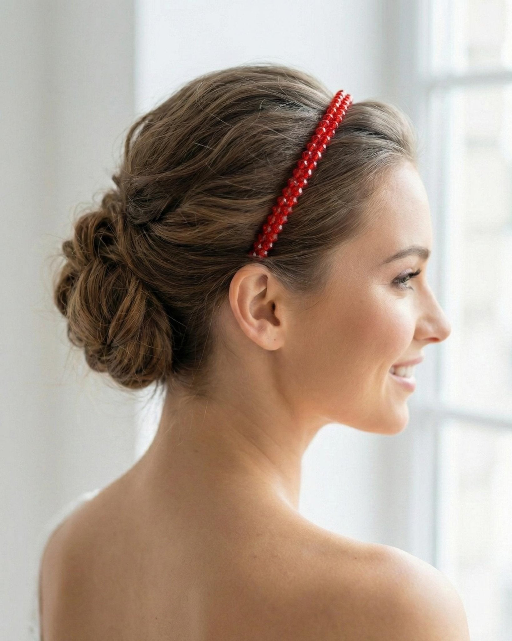 Elegante Braut Tiara in Rot | Zarte Kristall Tiara für Hochzeit & Abendveranstaltungen | Feiner Haarreif - AVYRAA BRIDAL