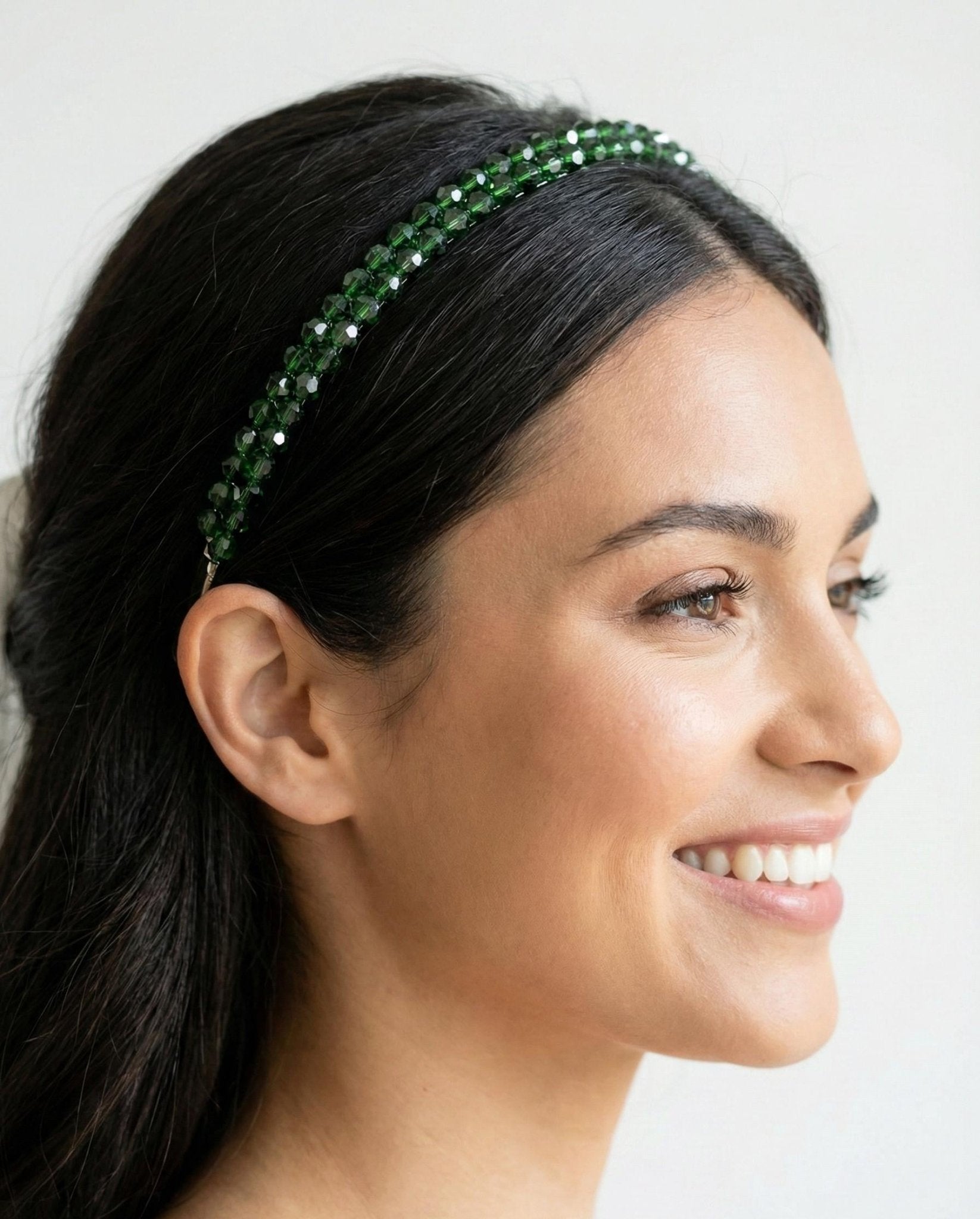 Elegante Braut Tiara in Schwarz | Zarte Kristall Tiara für Hochzeit & Abendveranstaltungen | Feiner Haarreif - AVYRAA BRIDAL