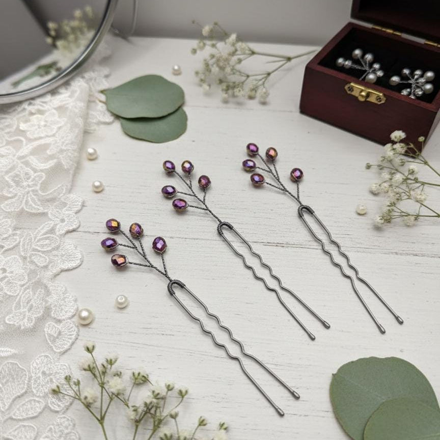 Elegante Haarnadeln mit irisierenden Violett - Schwarz Kristallen – Handgefertigte Haarpins für Braut & Abendfrisuren - AVYRAA BRIDAL