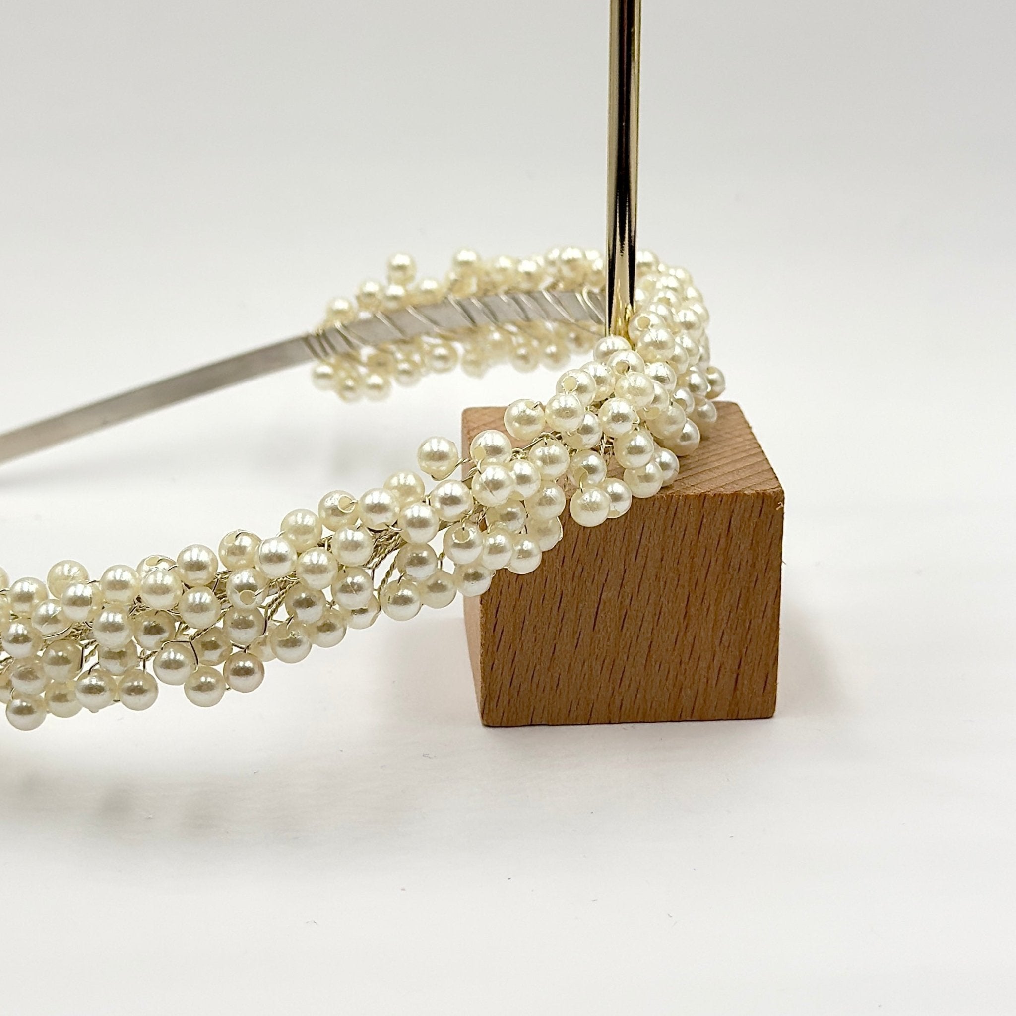 Elegante Perlen Tiara mit Kristallzweigen für Bräute - AVYRAA BRIDAL