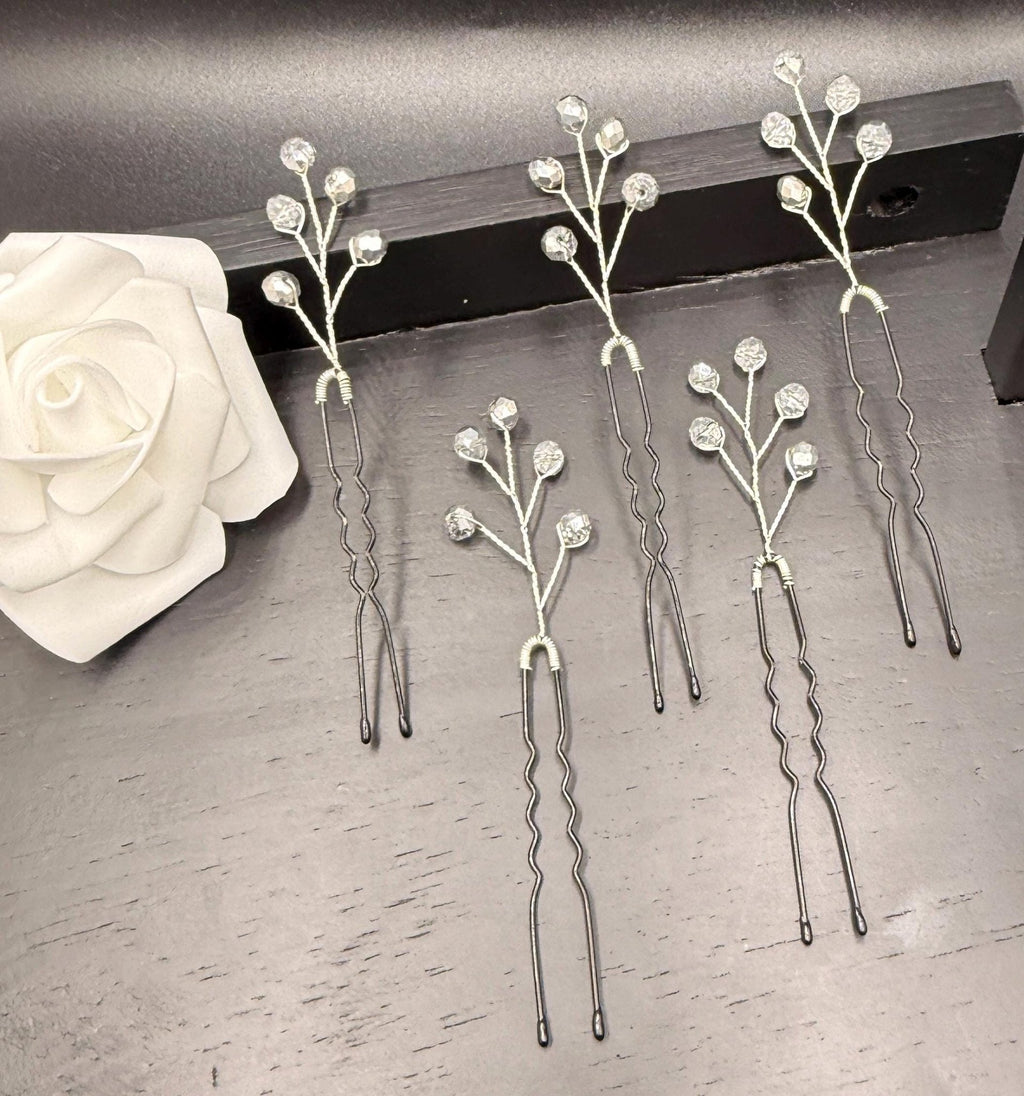 Elegante silberne Haarnadeln mit transparenten Glasperlen – Handgefertigte Haarpins für Braut - und Abendfrisuren - AVYRAA BRIDAL