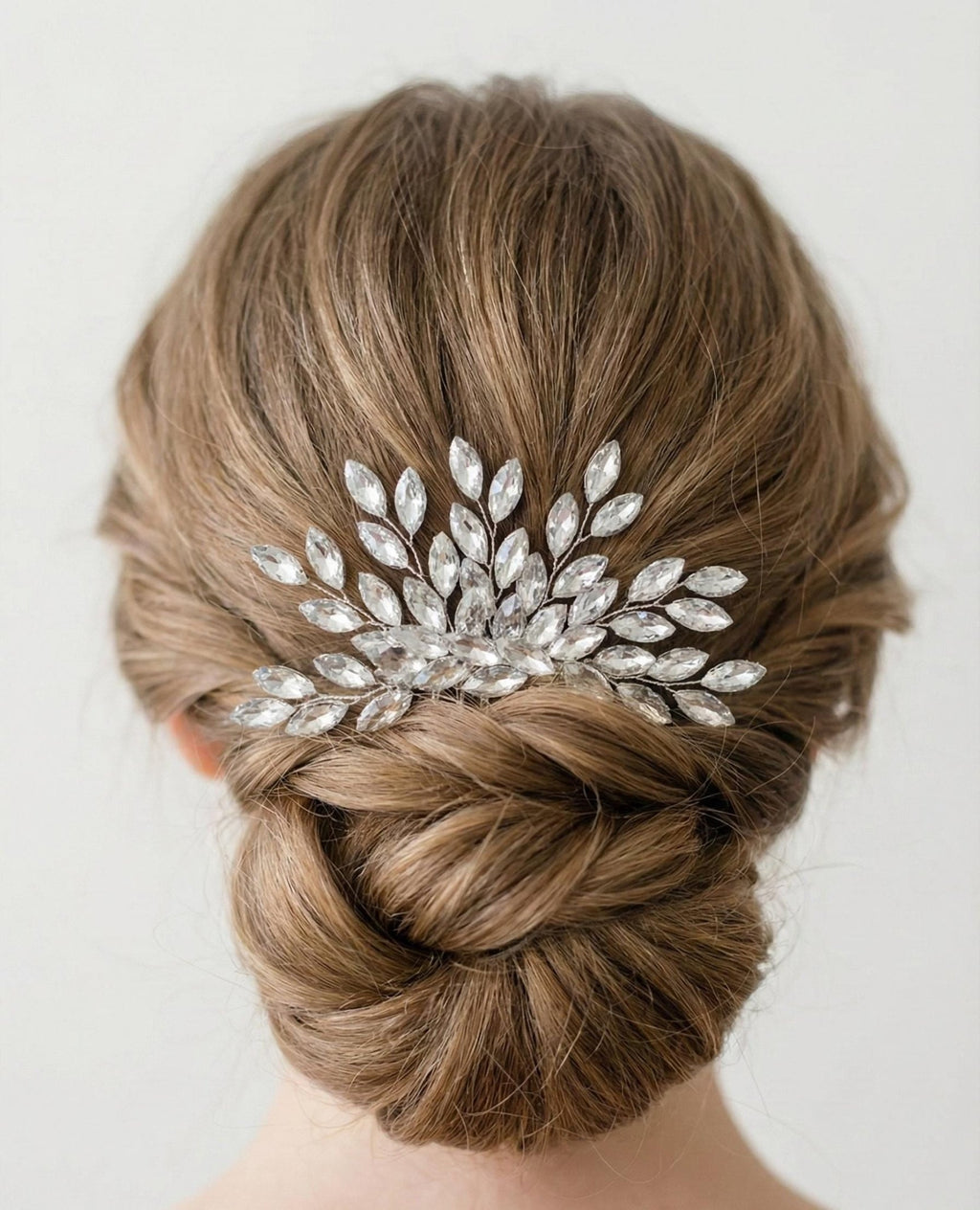 Eleganter Braut Haarkamm mit funkelnden Ziersteinen handgefertigt - AVYRAA BRIDAL