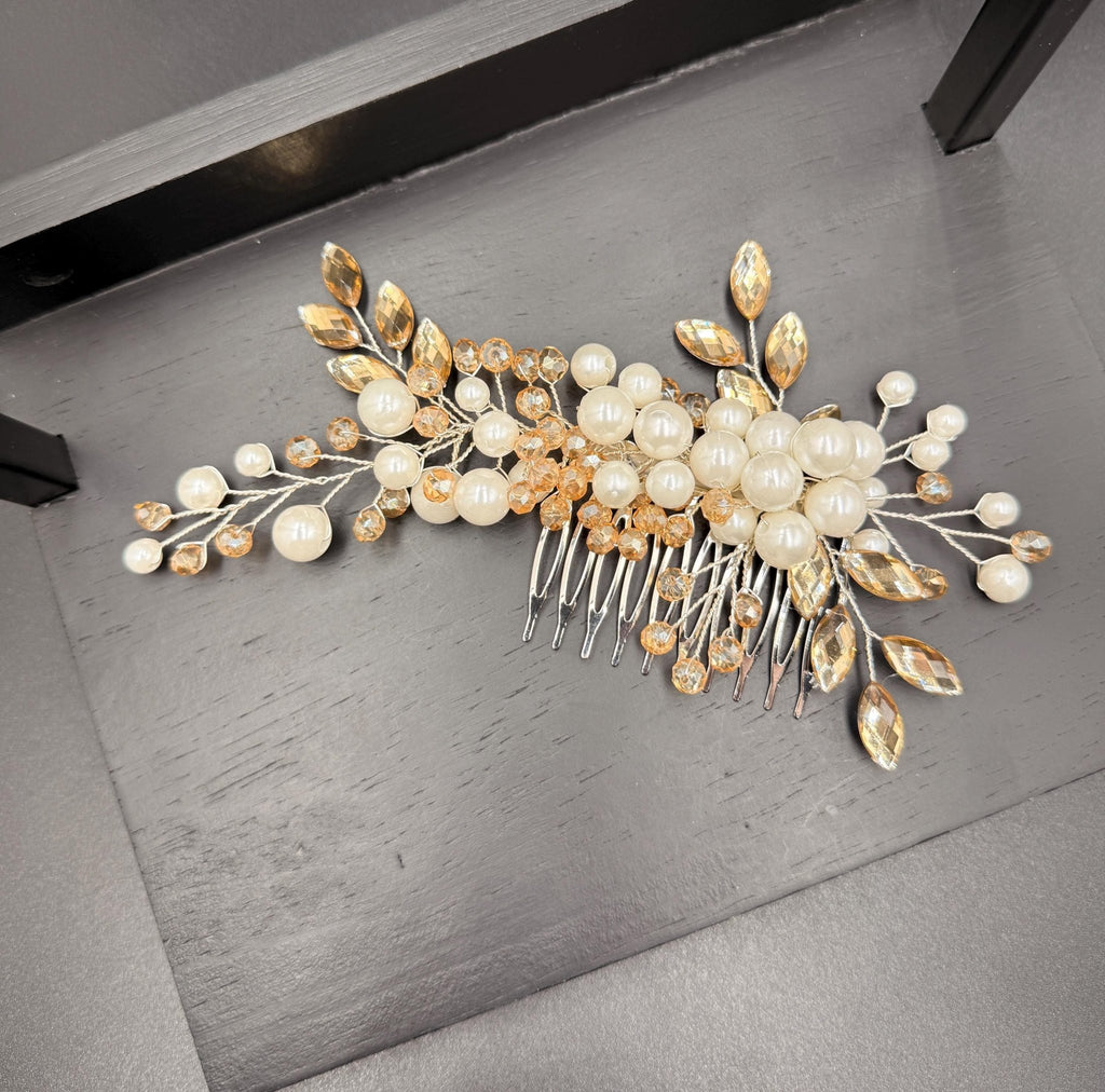 Eleganter Braut Haarkamm mit Perlen und Kristallen für Hochzeitsfrisuren - AVYRAA BRIDAL