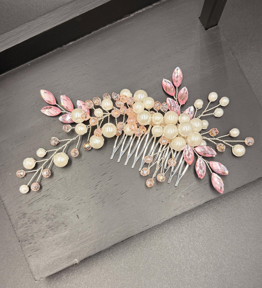 Eleganter Braut Haarkamm mit Perlen und Kristallen für Hochzeitsfrisuren - AVYRAA BRIDAL
