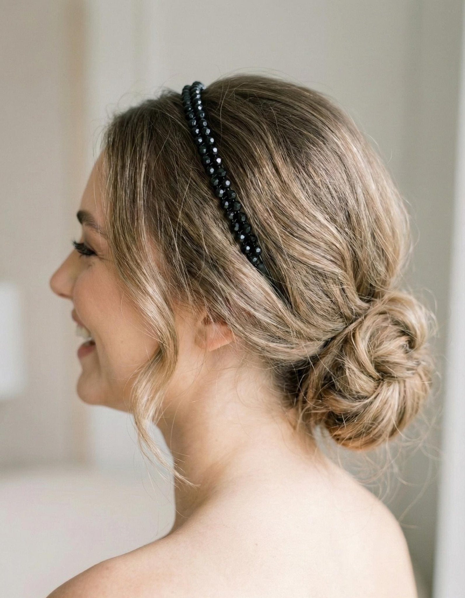 Eleganter Haarreif mit dunkelblauen Kristallen – Stilvoller Haarschmuck für besondere Anlässe - AVYRAA BRIDAL